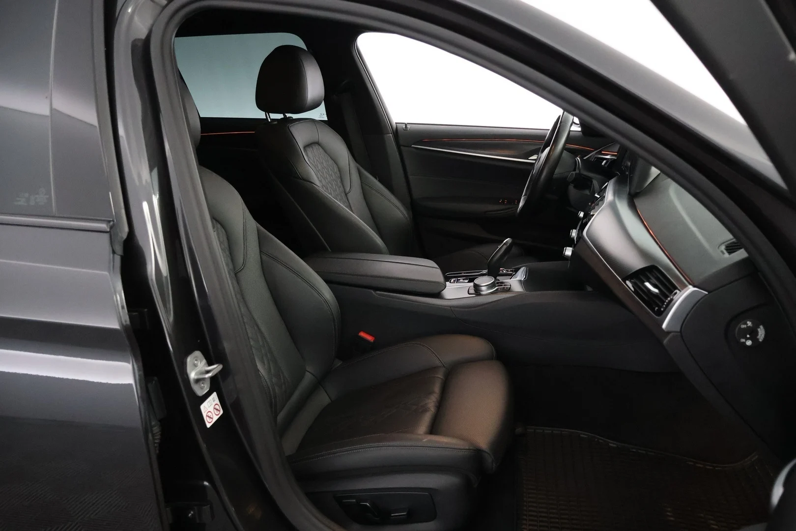Car Image - 45wvZf5Z4Lr2syUms2CUD1