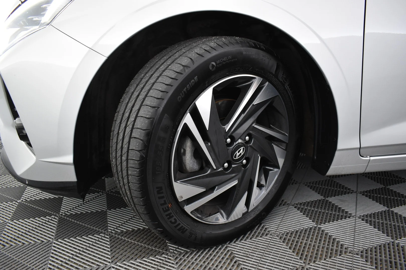 Car Image - 3ZR6OZQDHKlLXrIe598XJj