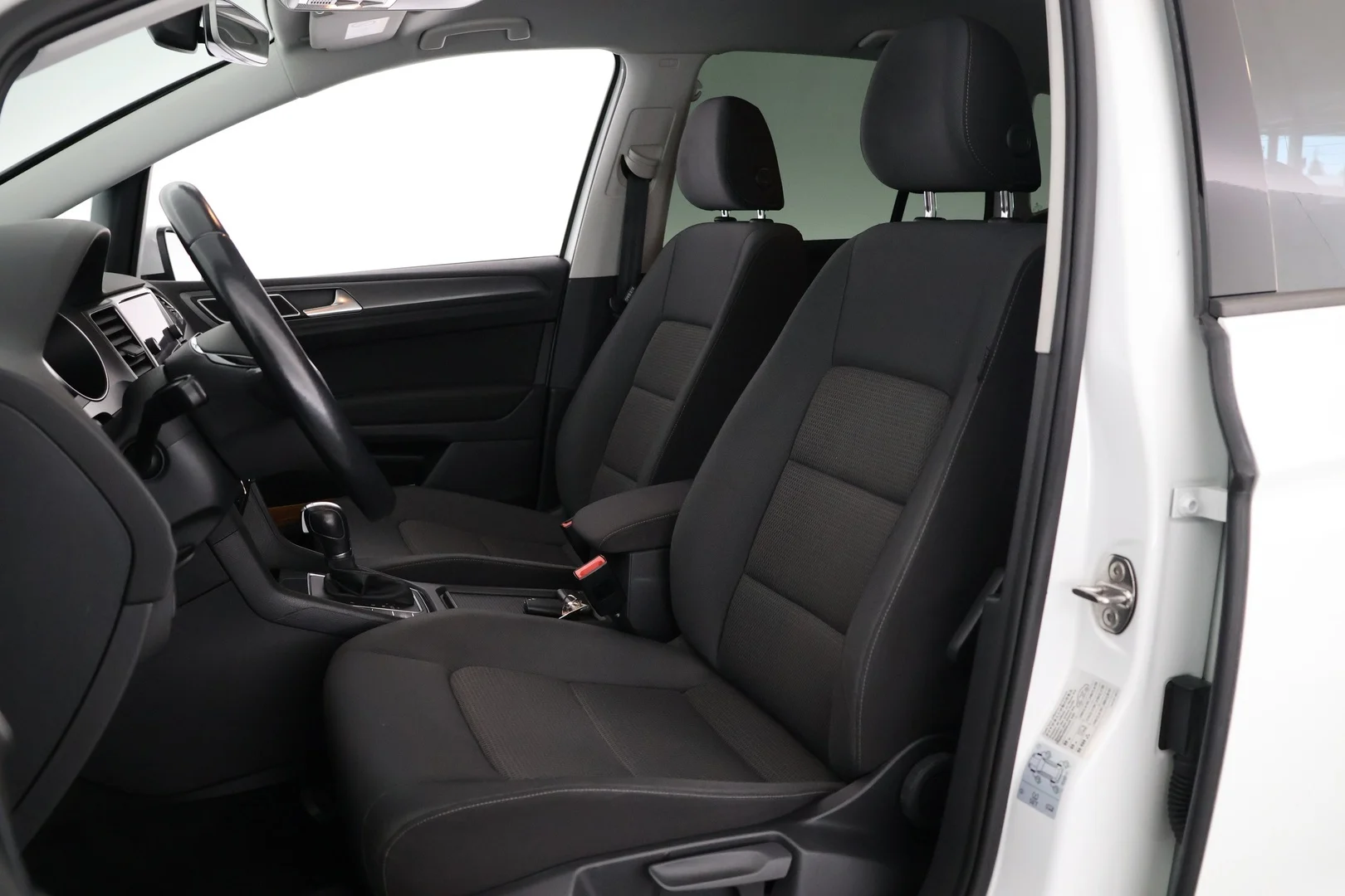 Car Image - 2VXFXxRnXcPXoKBd0HSHp1