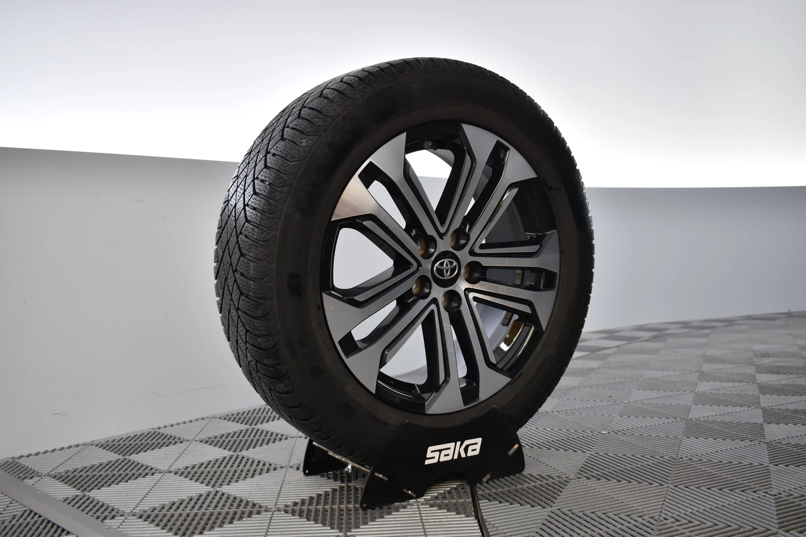 Car Image - AdE27rV5eWRhyI2Buih5t