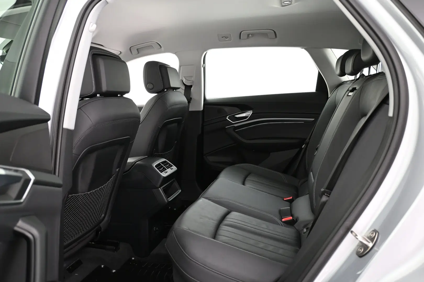 Car Image - 78Otkw3tBMWsyFS2IggW6W