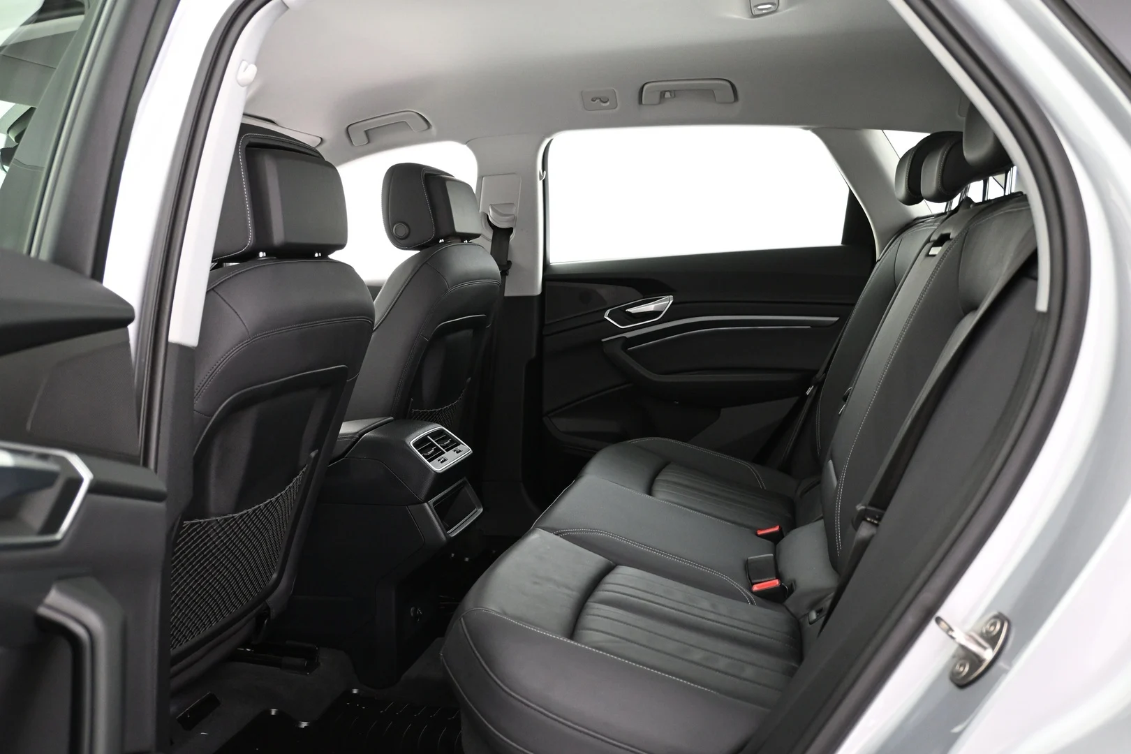 Car Image - 78Otkw3tBMWsyFS2IggW6W