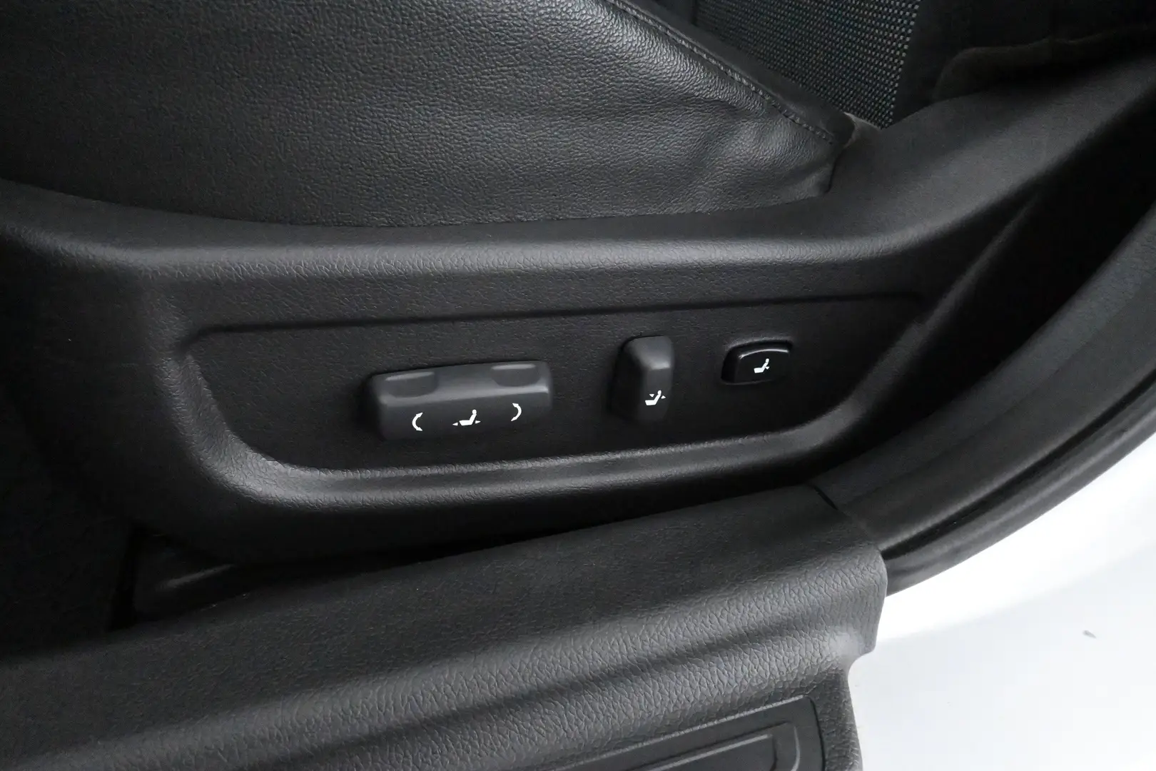 Car Image - 2pkLDbjwiC003dtairWOmn