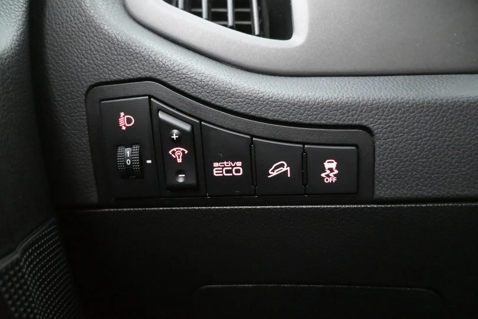 Car Image - 6kdzzMxn3uIjdyONSZlbzY