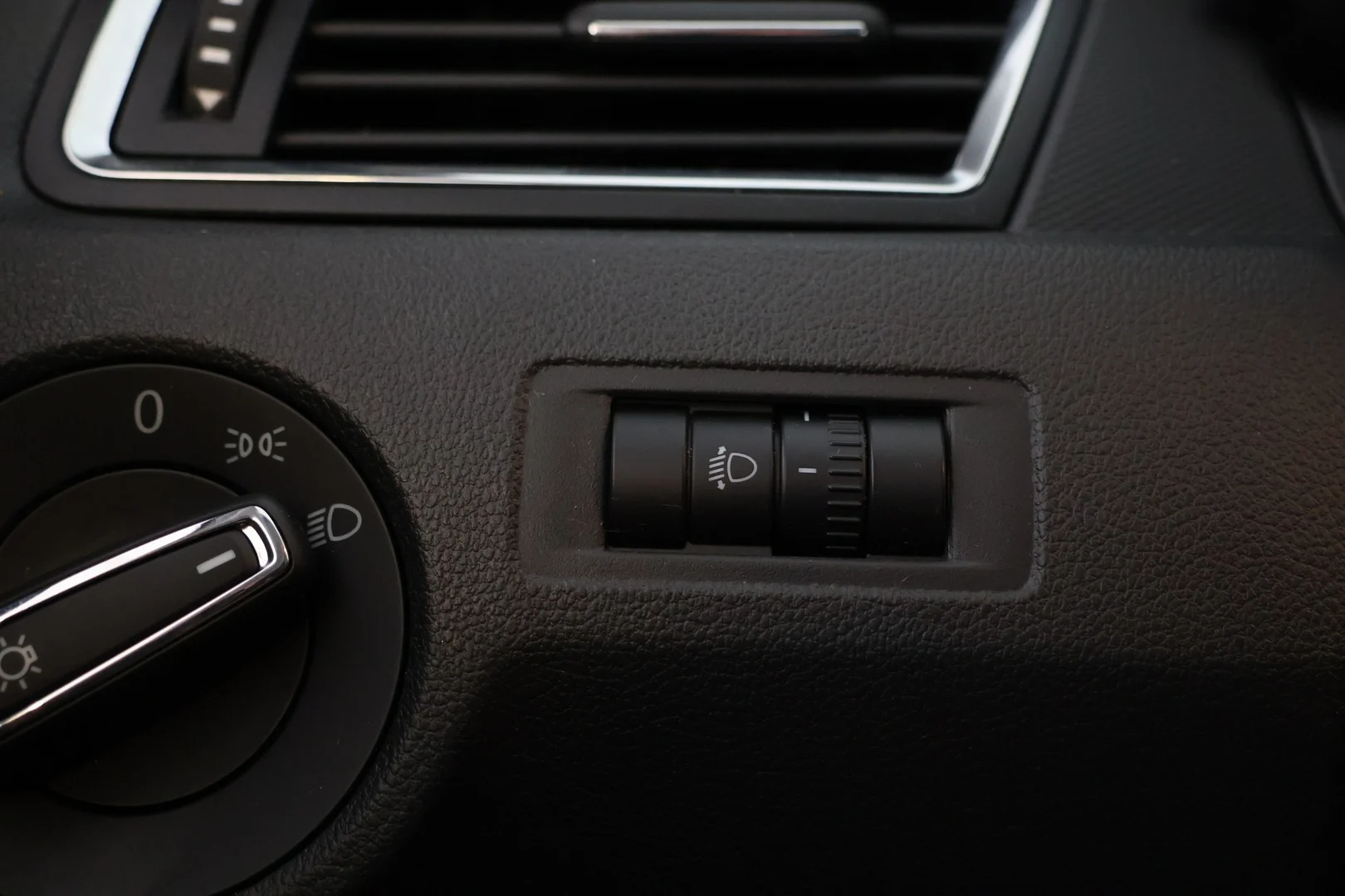 Car Image - 23QzNSvu9XClEstw4erd3U