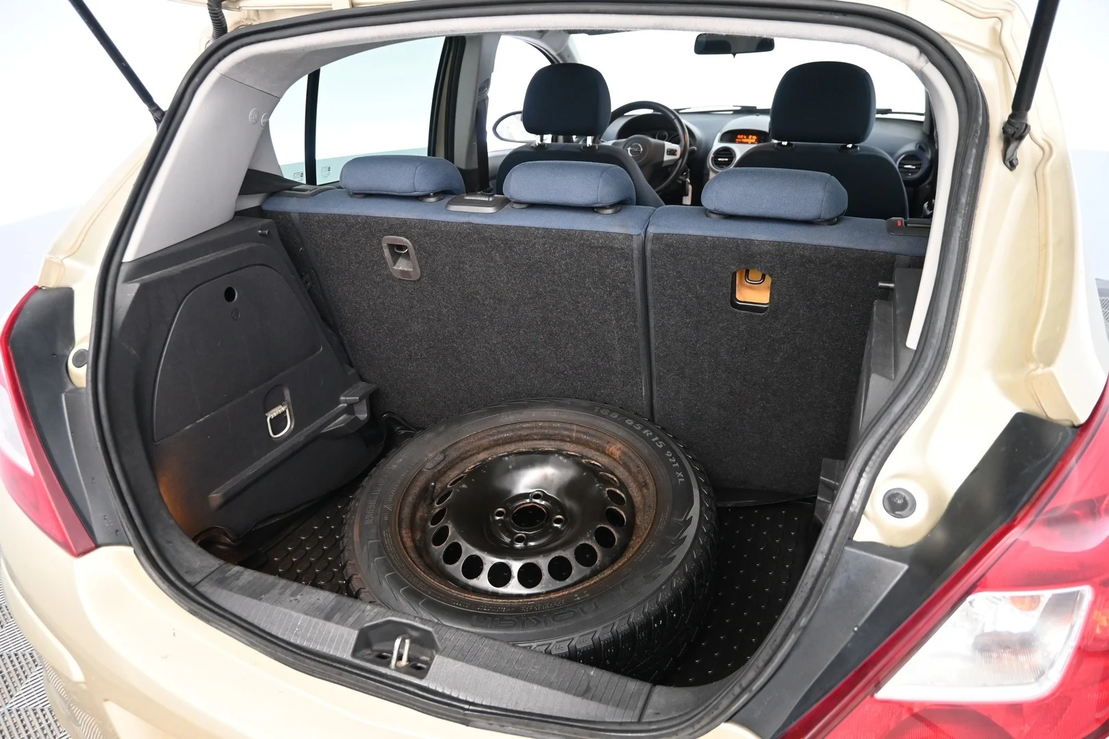 Car Image - 77W4pgDR2QLk4tqT1Q7qpv