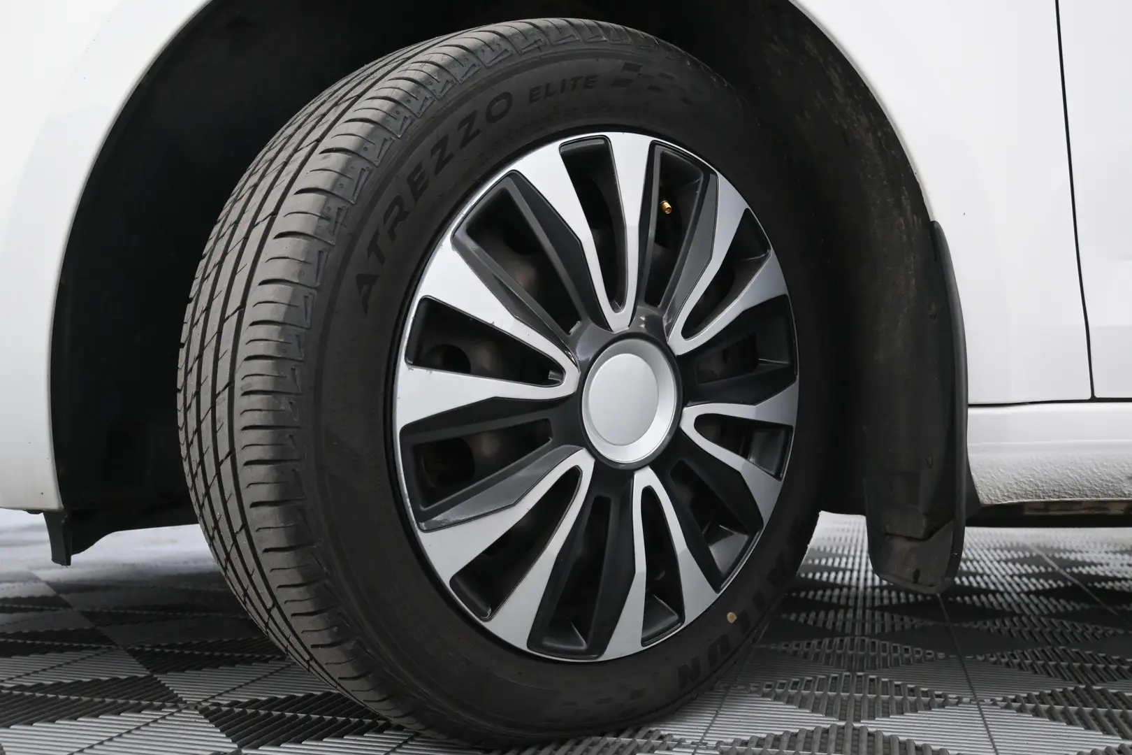 Car Image - 63QWKhyOR99r1KpbvjrjHJ