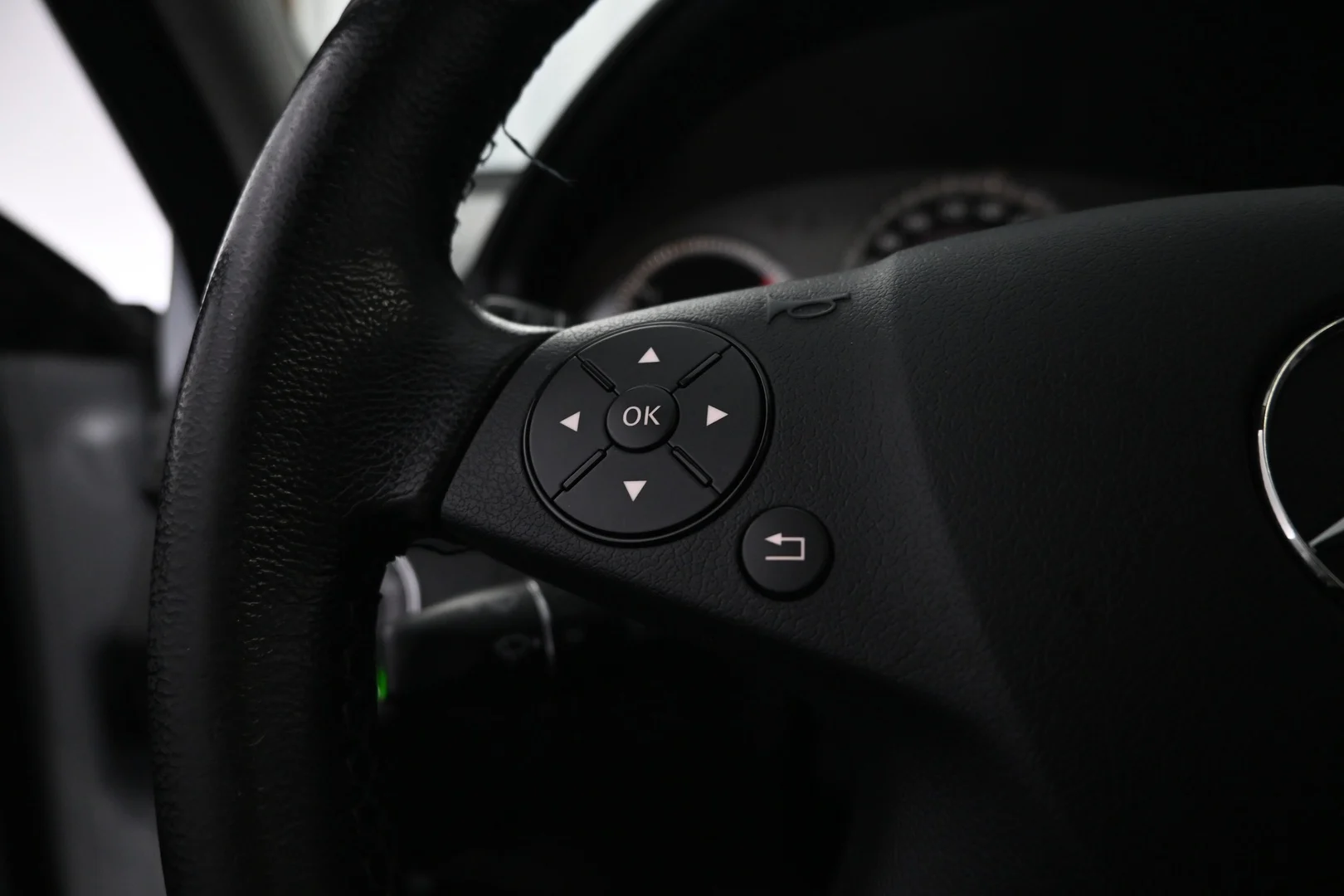 Car Image - 4xt4G8D4XuUn4updLh7IFI