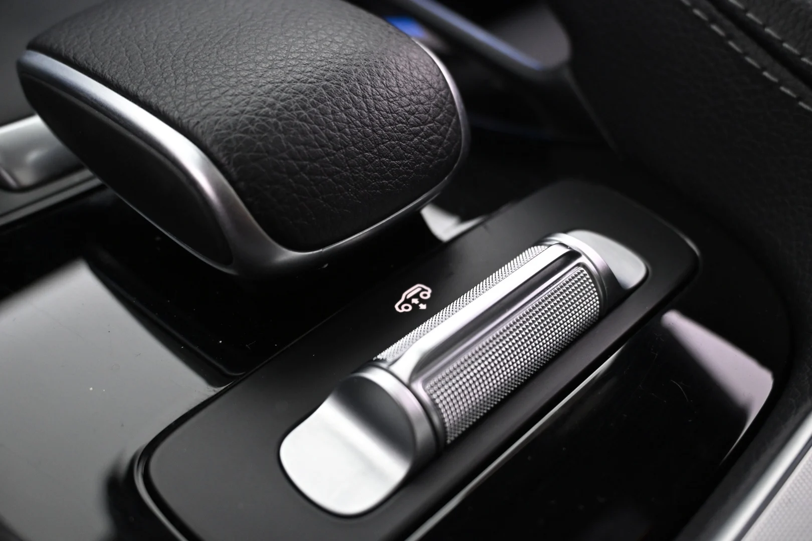Car Image - 1WNJH7q4Ju8s3XseHfkkMC