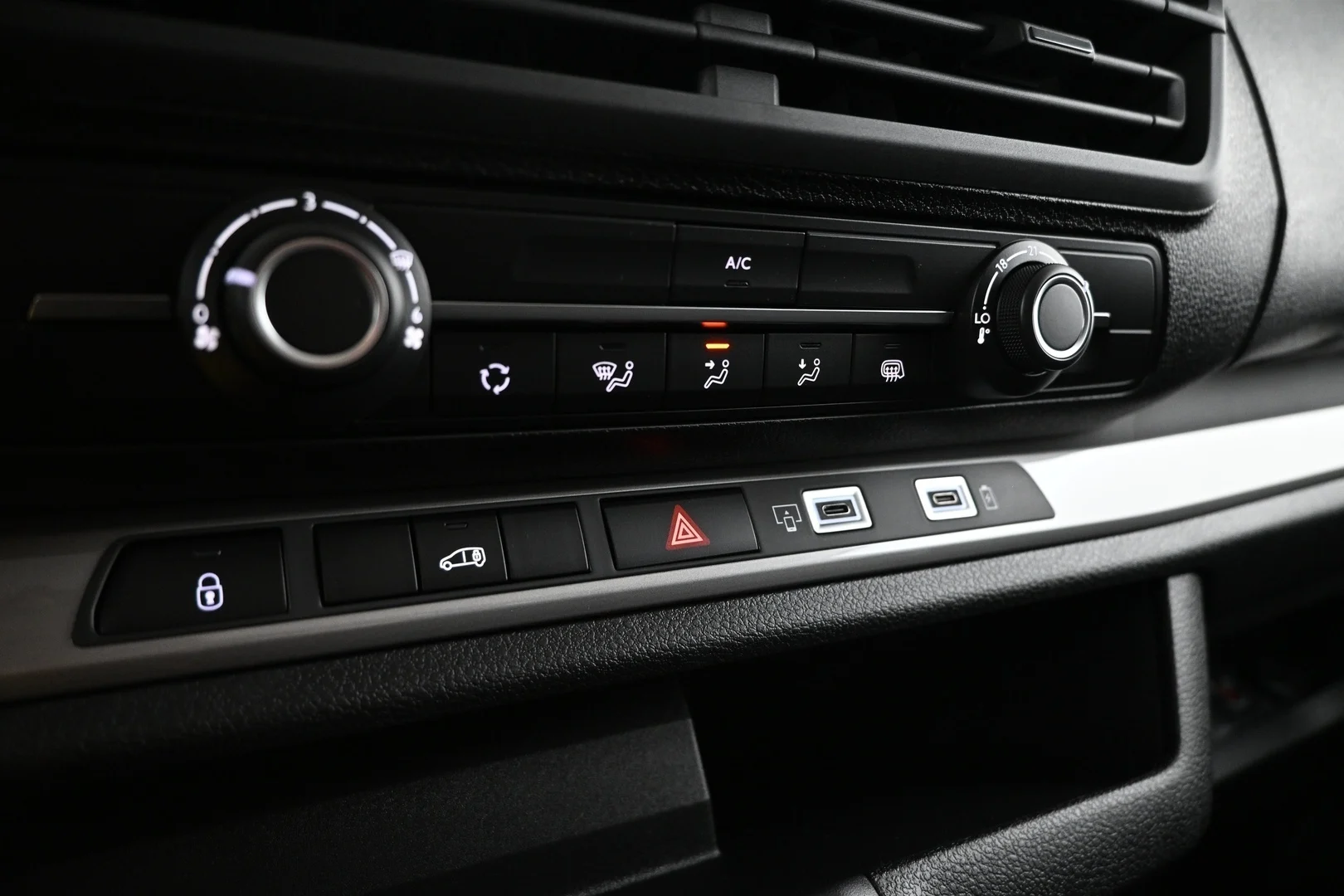 Car Image - 15fYWIucrC8564XunCkOSt