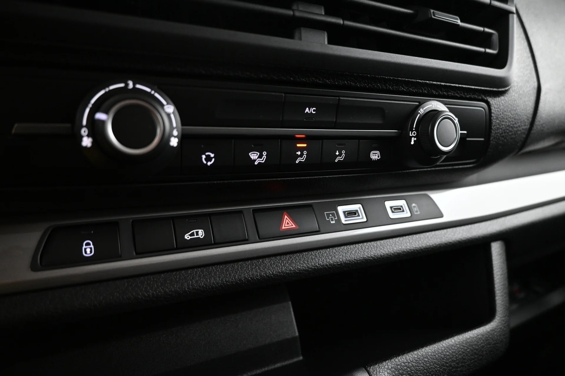 Car Image - 15fYWIucrC8564XunCkOSt