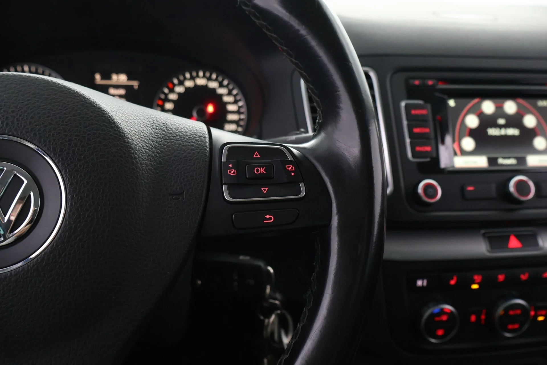 Car Image - q7E2zPZMD7lno2XxLv51q