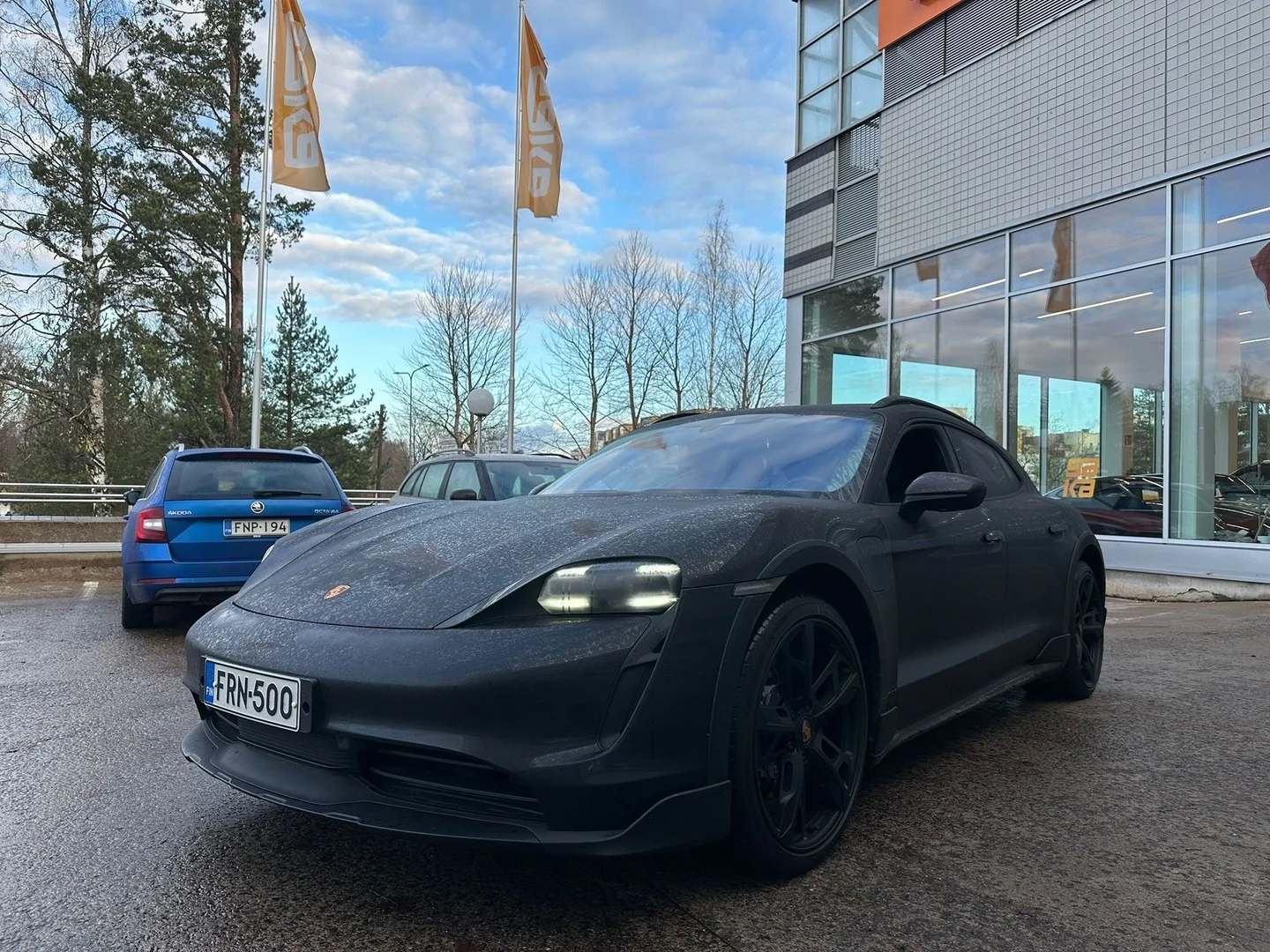 Car Image - 7I2hW6LE35XAXXdM9jFI6O