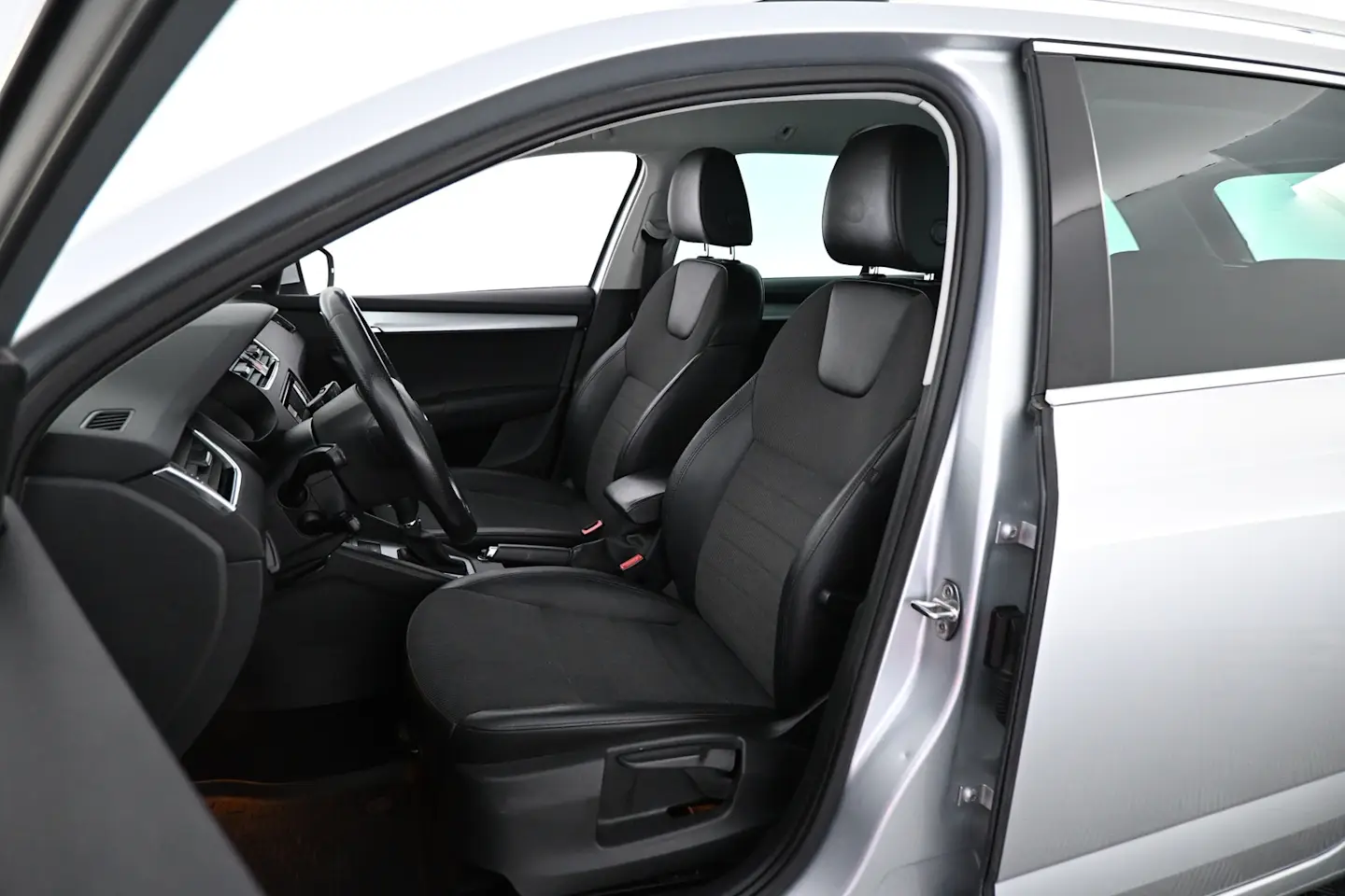 Car Image - 5zyawrS4bvTvW7N58z3ZXx