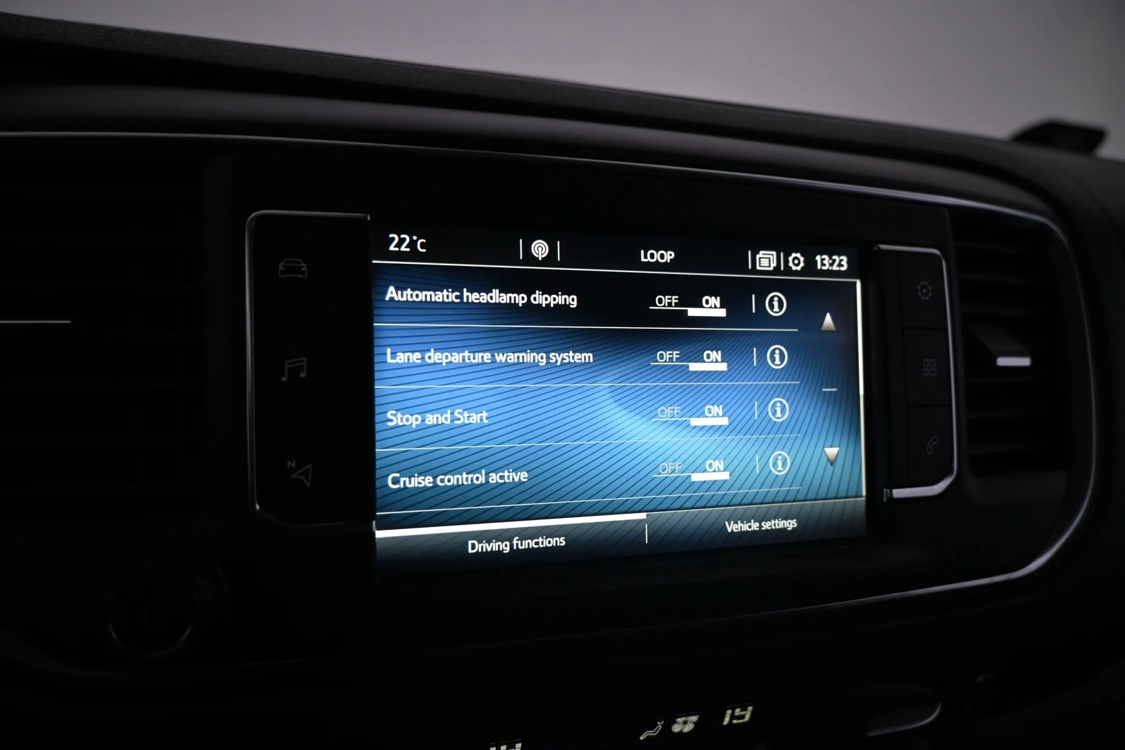 Car Image - 3iaCqEc7MrxJRVo2mOpnrD