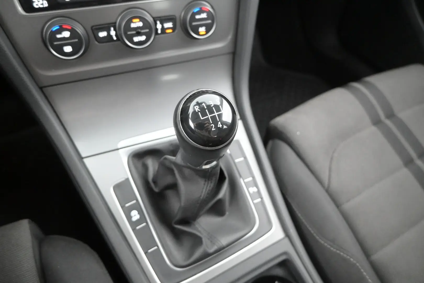 Car Image - 4lvWSzffC6HlW5YYu5w2St