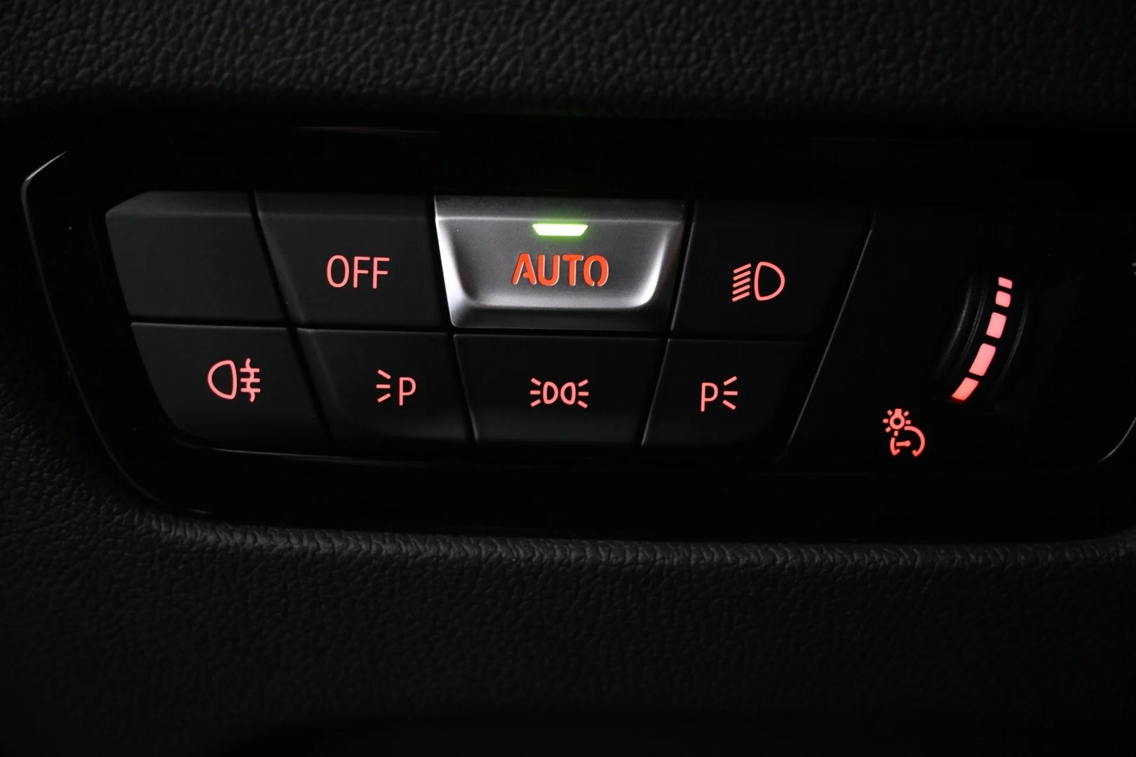 Car Image - 3ZIZhBnvFbyZVKgwyTiIYo