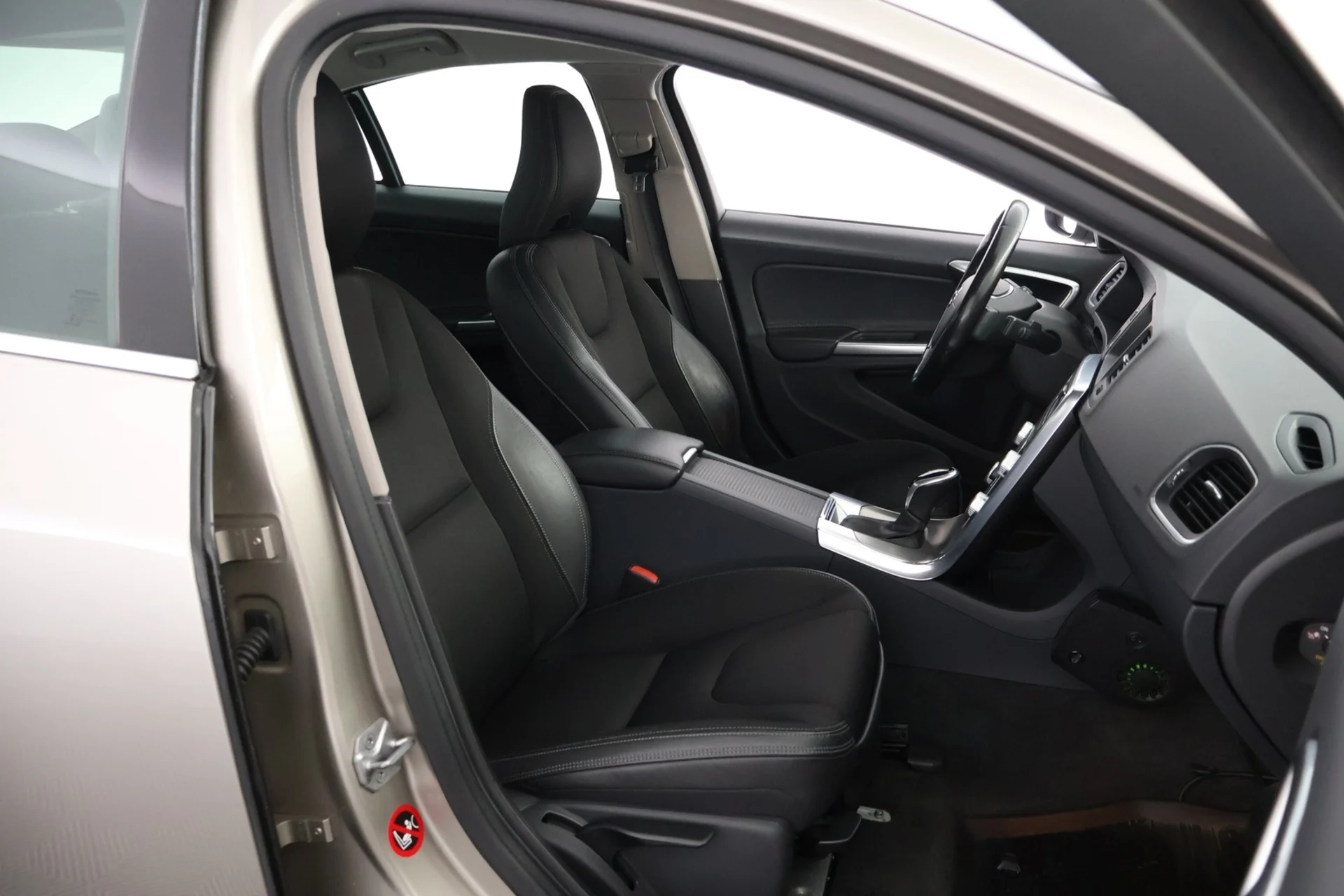 Car Image - iVv129VNJS3TiMLTE8Jon
