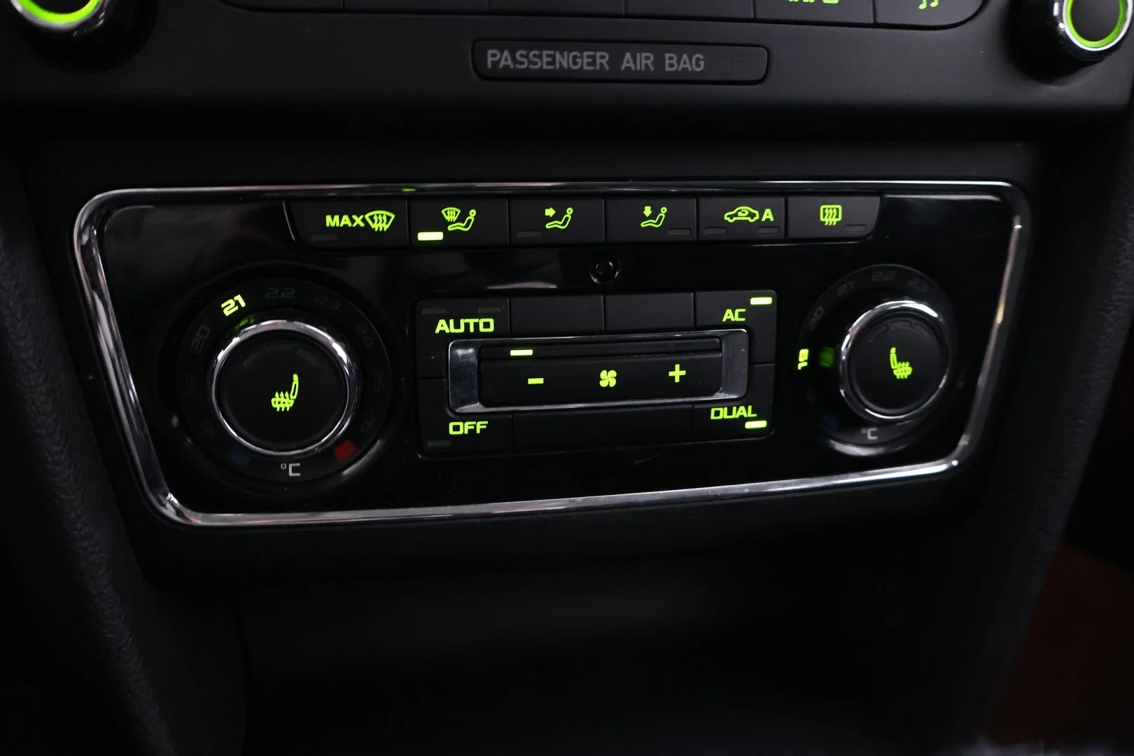 Car Image - 3I5gdL4Eq1CRyXhj6snyIv