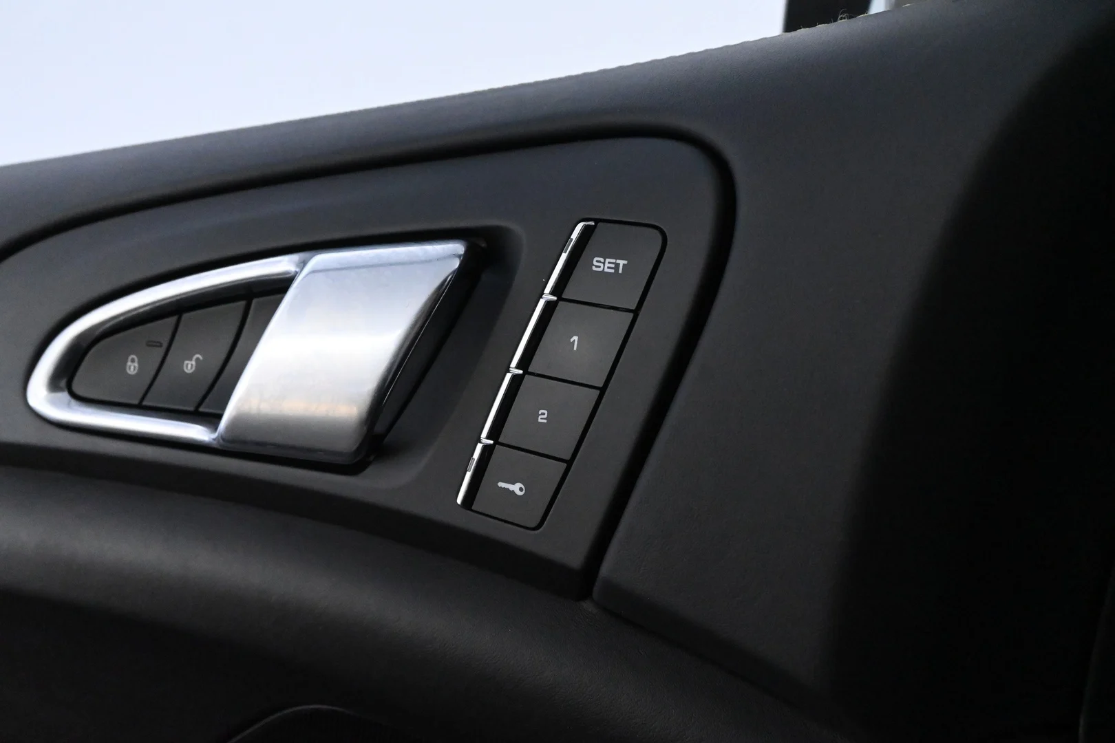 Car Image - 2JgLqTEthR90tVLp8p5Q1T