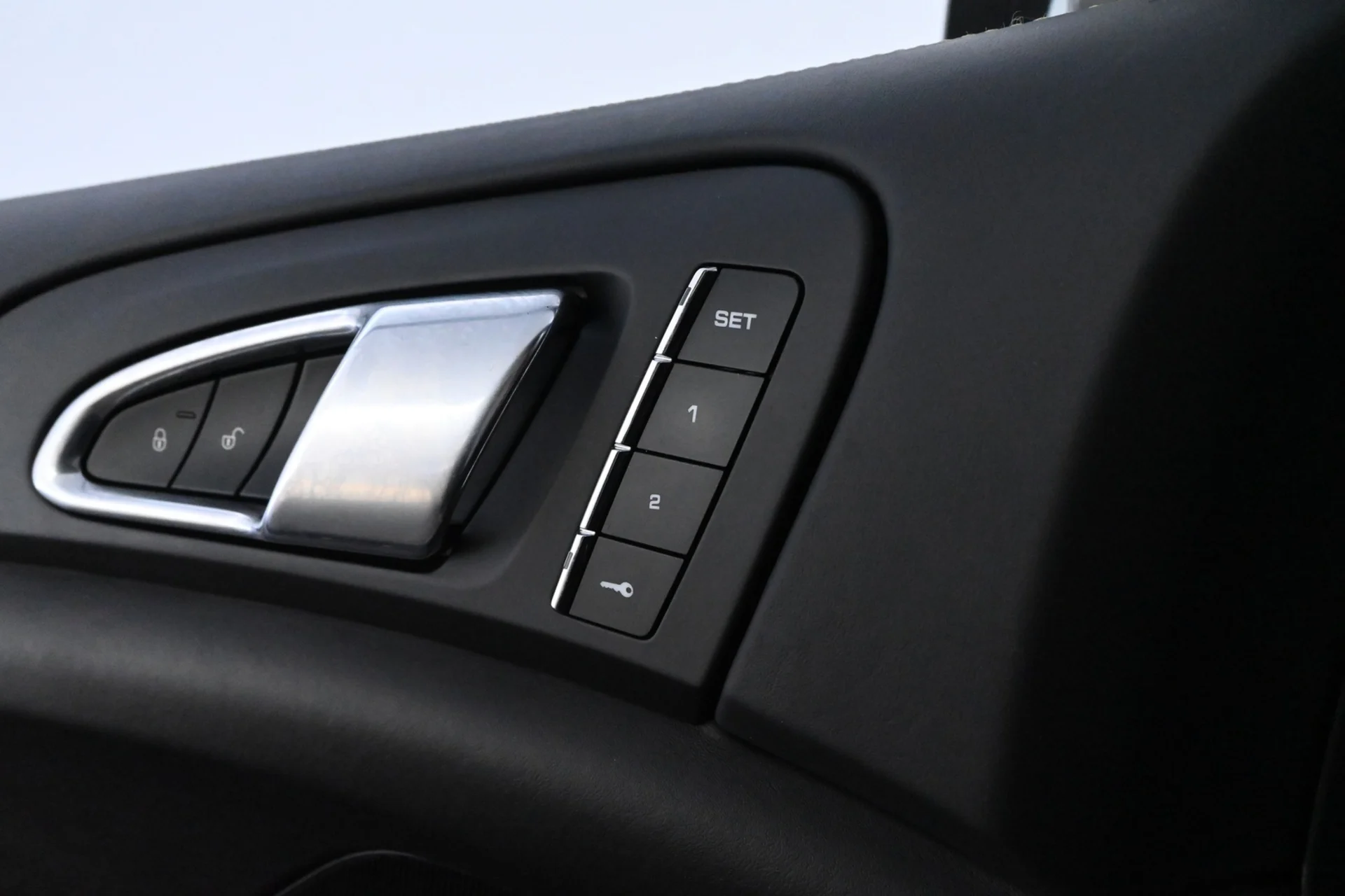 Car Image - 2JgLqTEthR90tVLp8p5Q1T