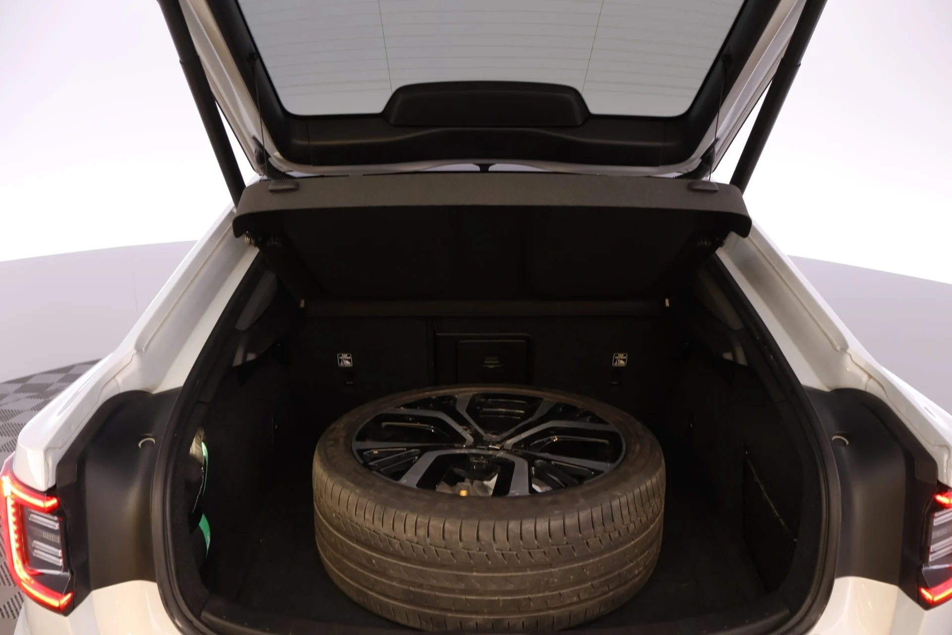 Car Image - 3xau5a4zFObnhe6iOqcox5