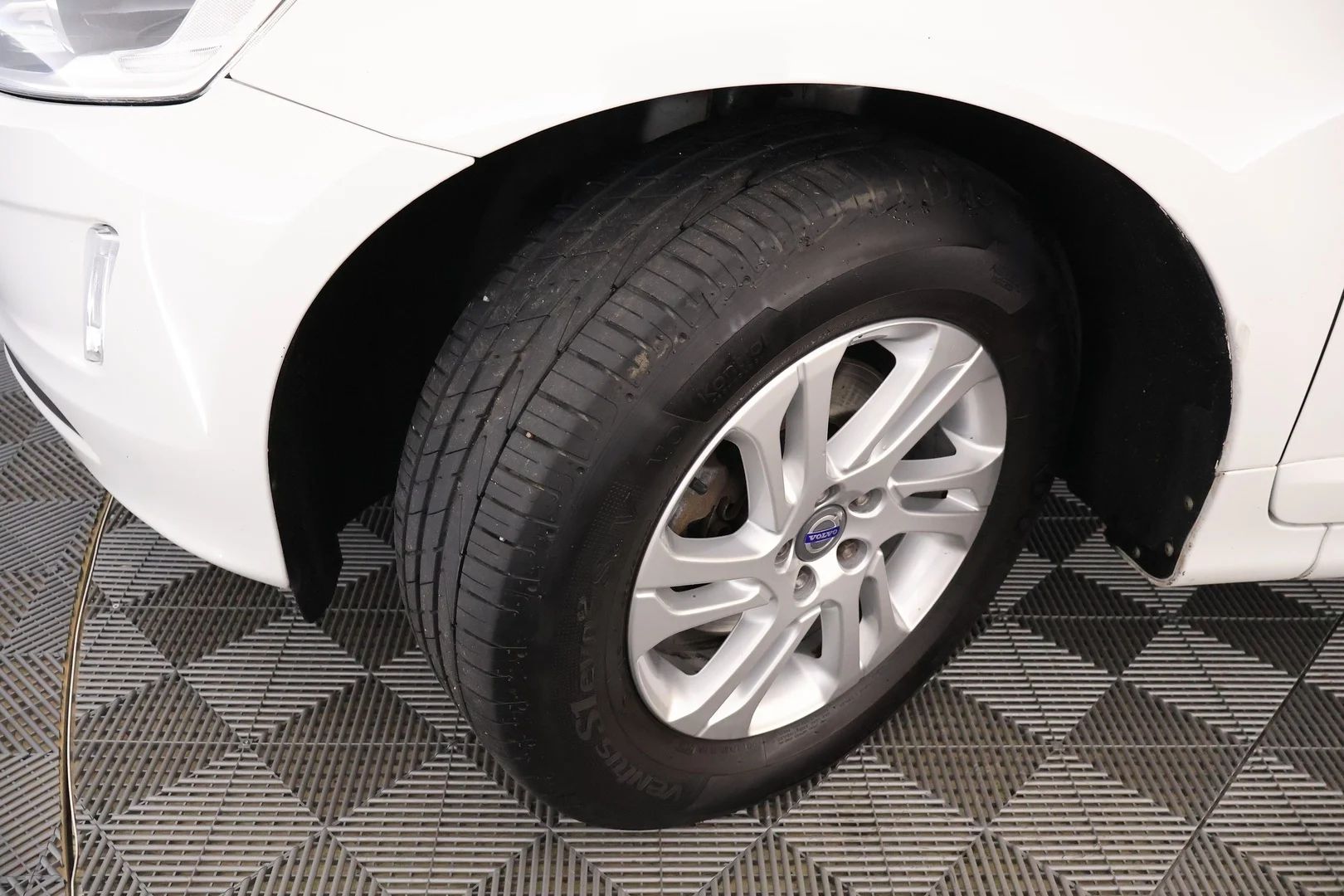 Car Image - 10W89BqtXUUiKPatsjgdCp