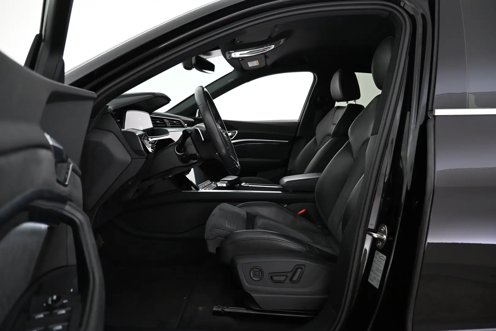 Car Image - 4X8xLnQ8QUtD80XSZg9J3k