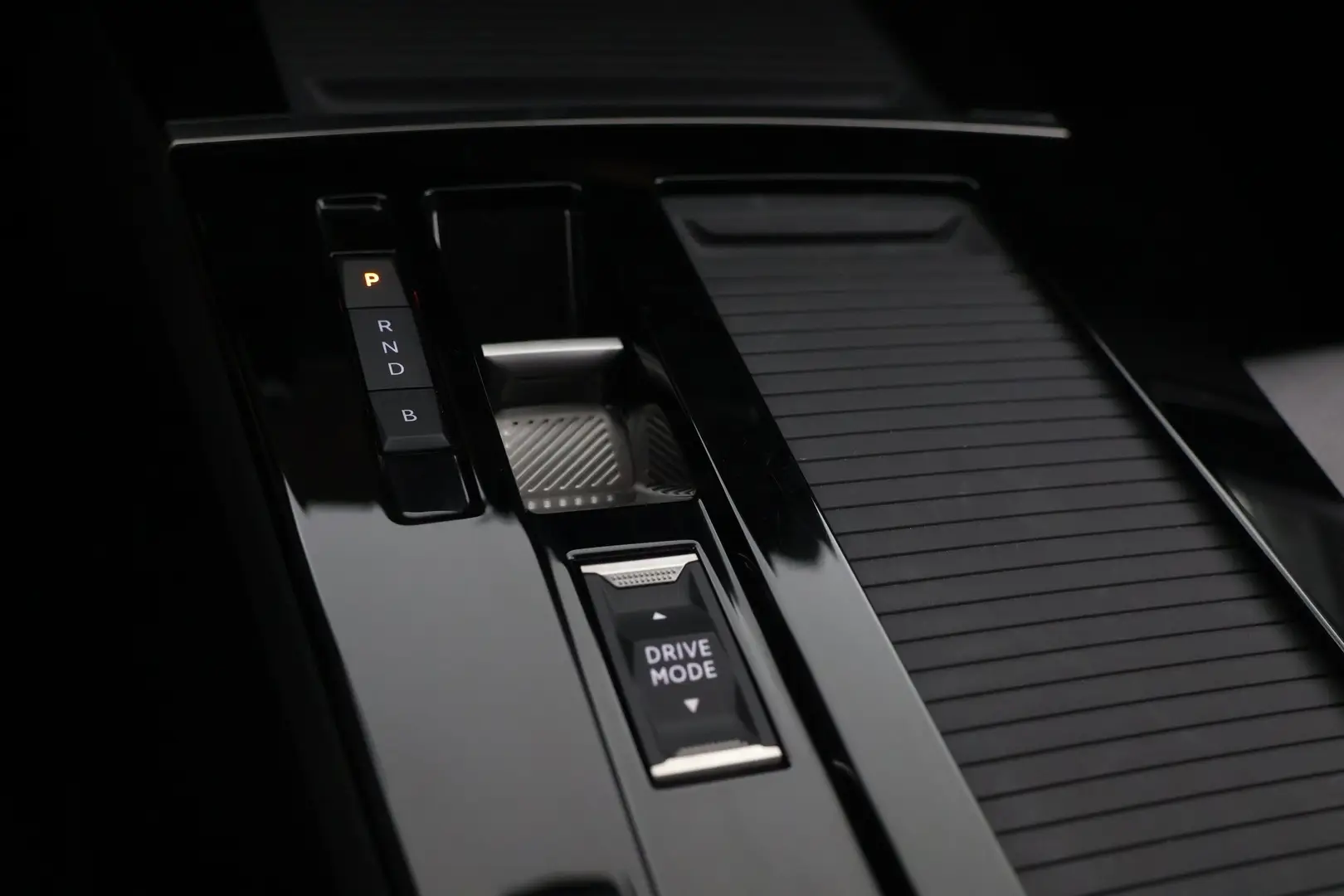 Car Image - 2I1DUYIHXgcXezyGhc7NFO
