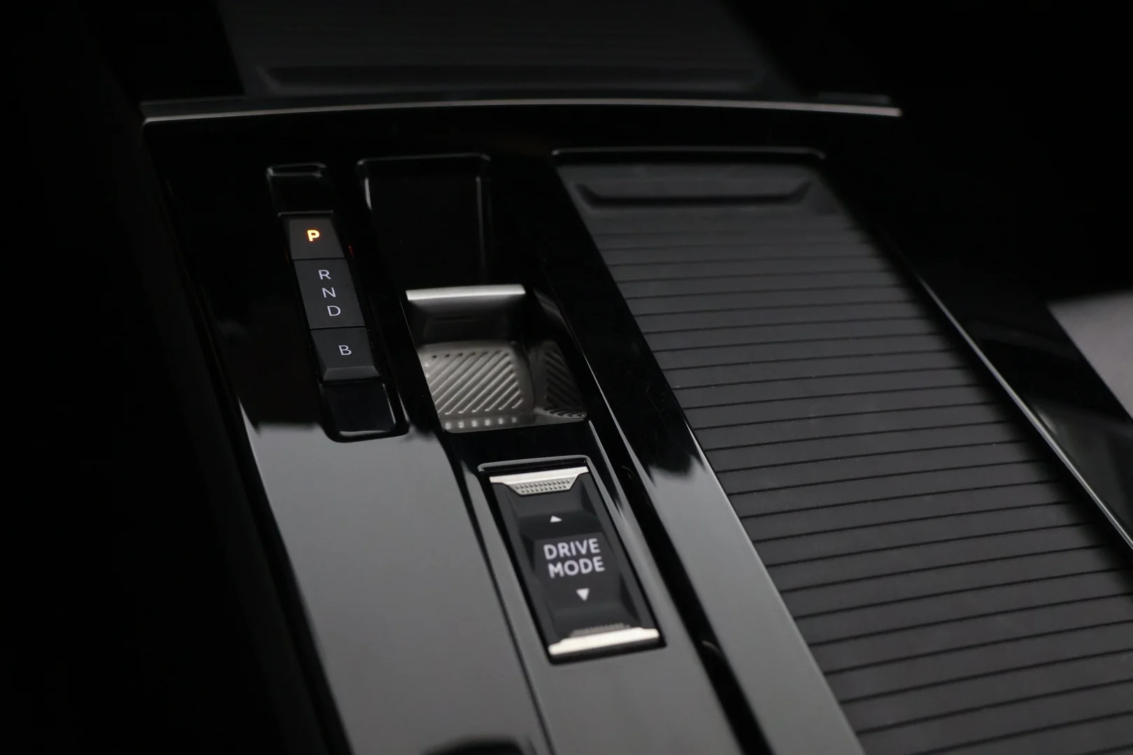Car Image - 2I1DUYIHXgcXezyGhc7NFO