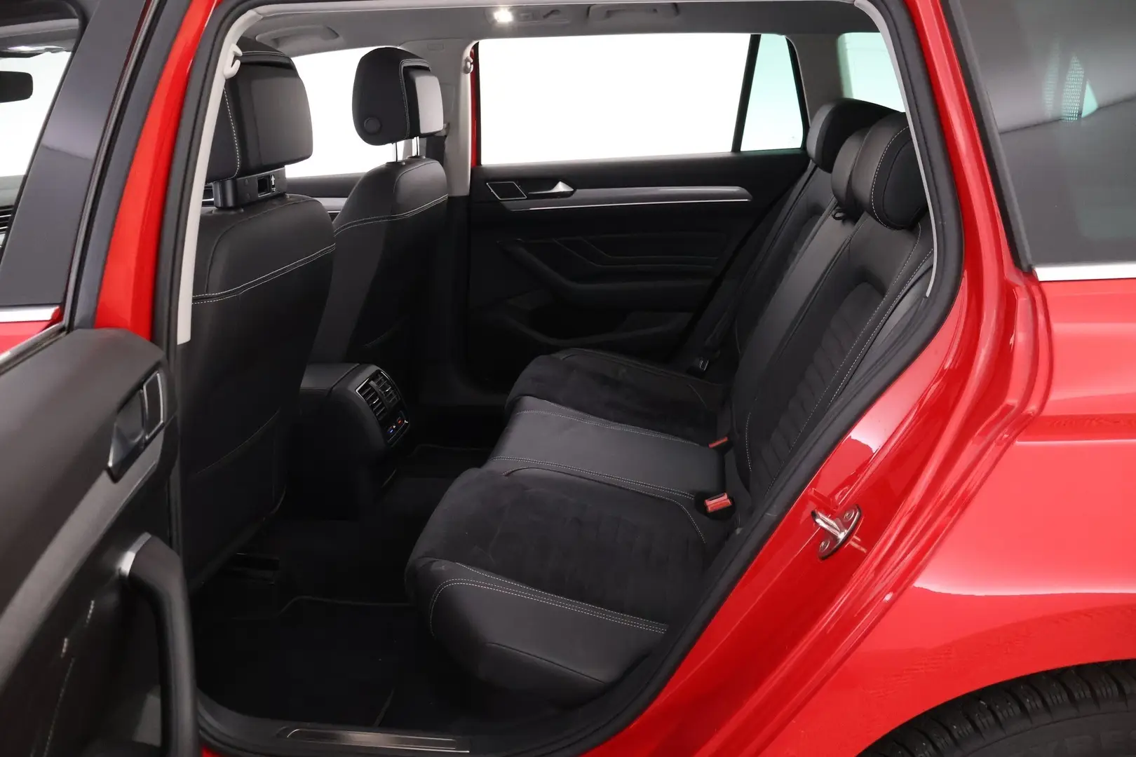 Car Image - chha1U4xxfSk2DhTmcNIB