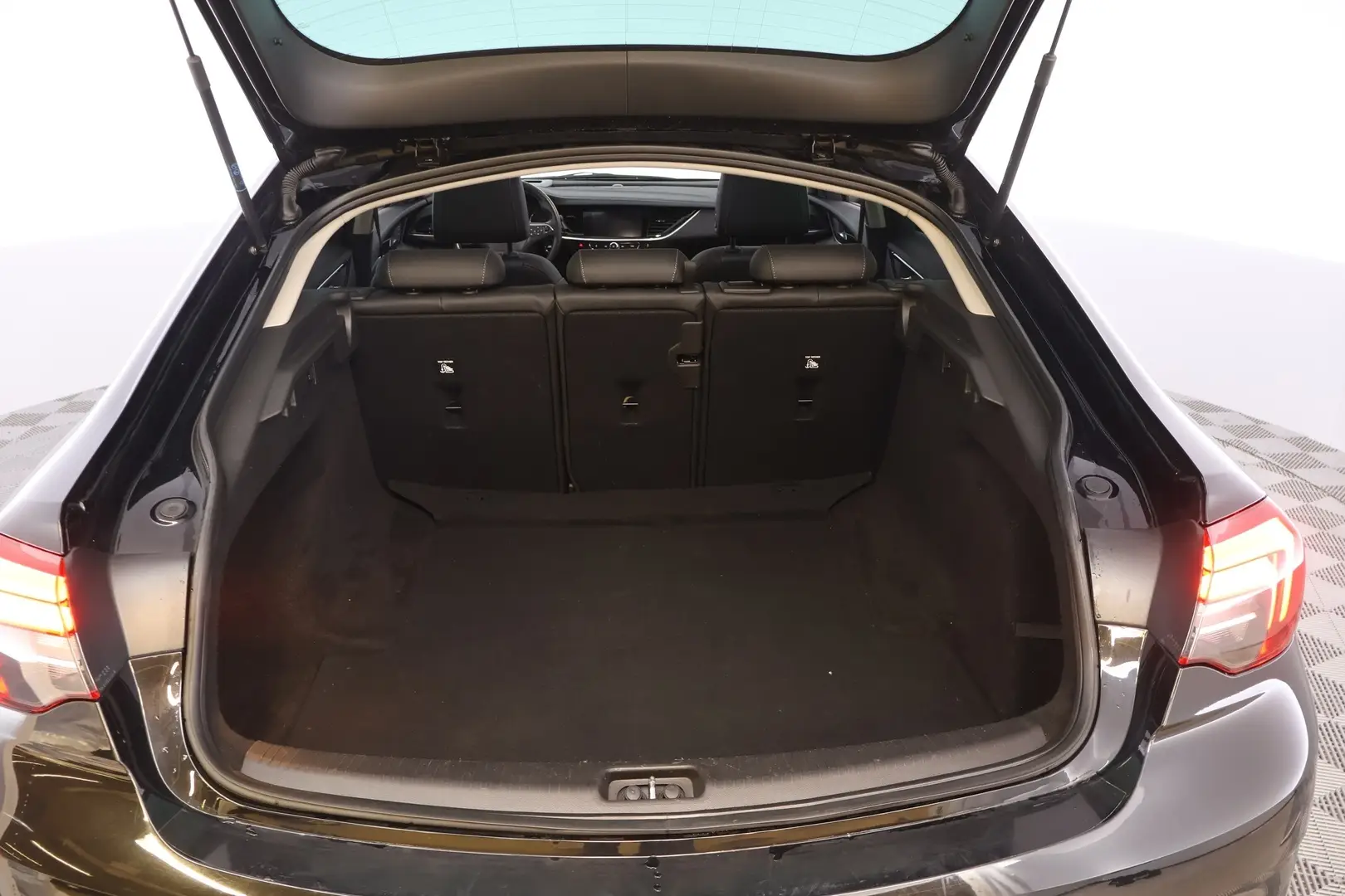 Car Image - 6ZpiFdJeLFY4i0Dn8hp2te