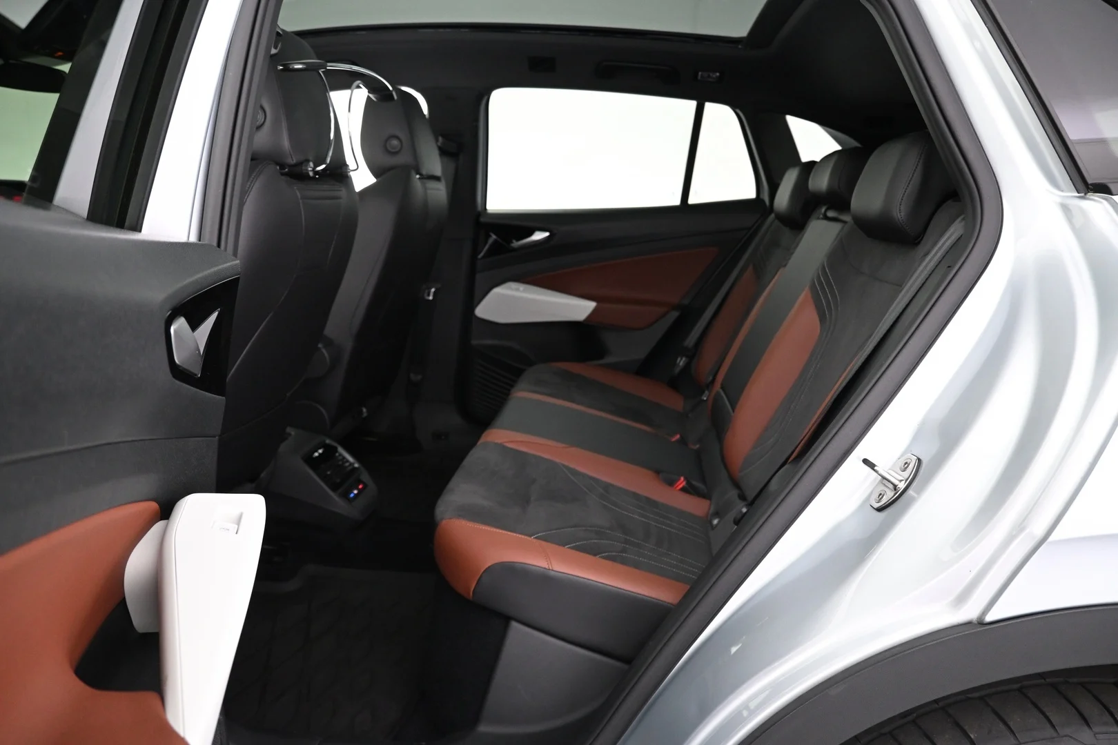 Car Image - 5uLR8jSkS6mBsvYAJvAEuM