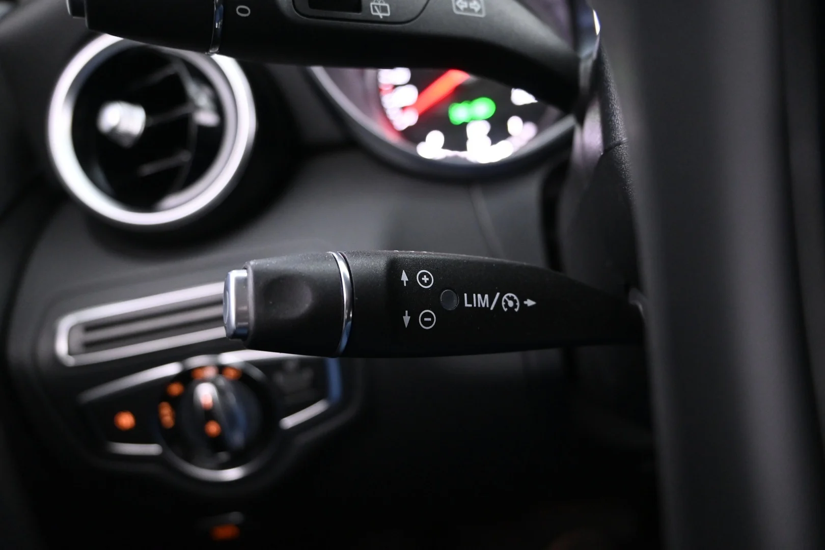 Car Image - 3YDHc3kHwiG6V901HksTxu