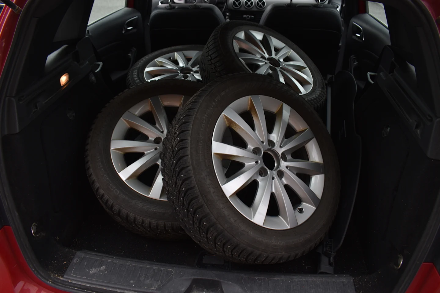 Car Image - 2XCnmGaYiU3Mm8u95nRU7V