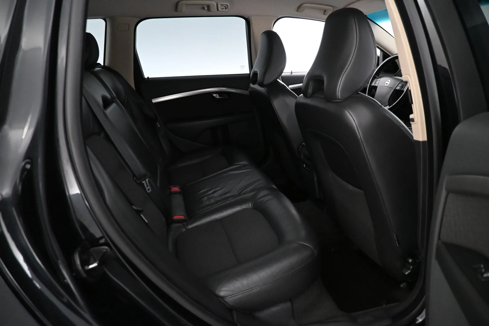 Car Image - 2odB1UOnvQnEBwYexM8wlD