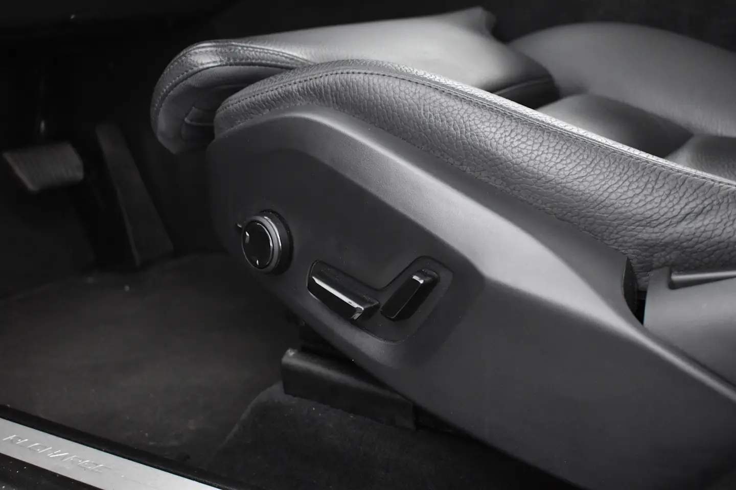 Car Image - UkDHRV7B0gWjFV2qsPc2e
