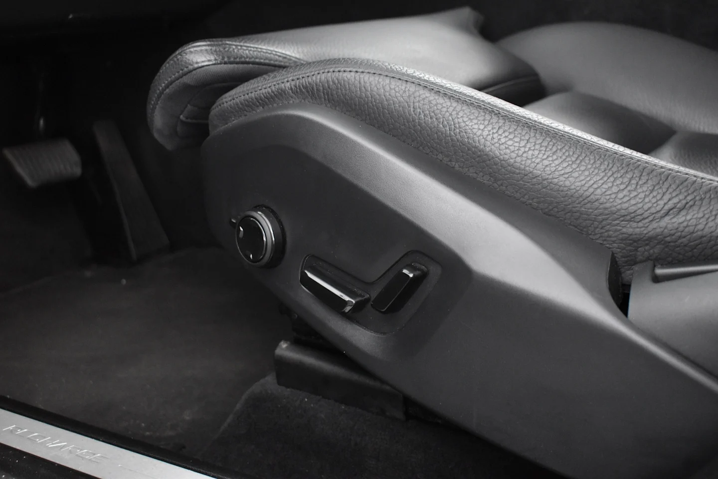 Car Image - UkDHRV7B0gWjFV2qsPc2e