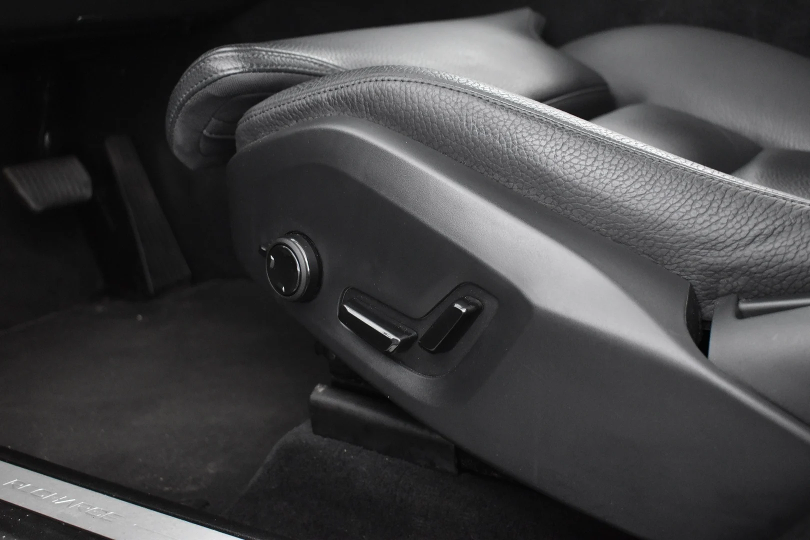 Car Image - UkDHRV7B0gWjFV2qsPc2e
