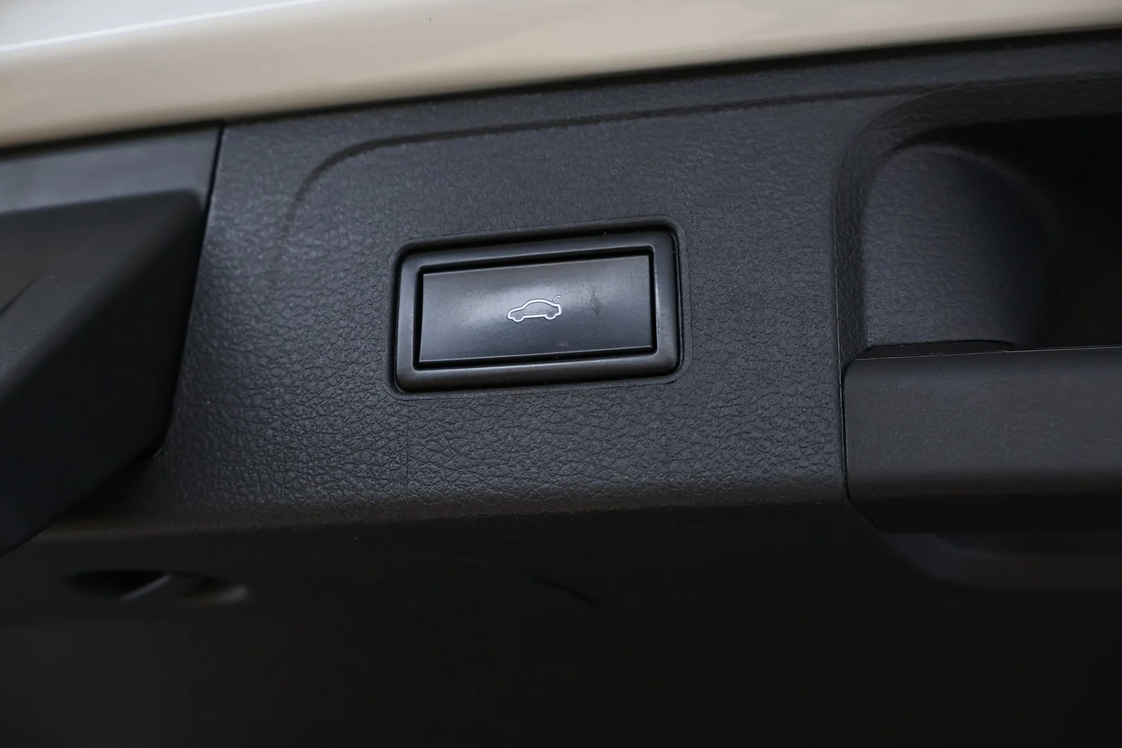 Car Image - 4Fv84qiy65aHX3OS2mg0K3