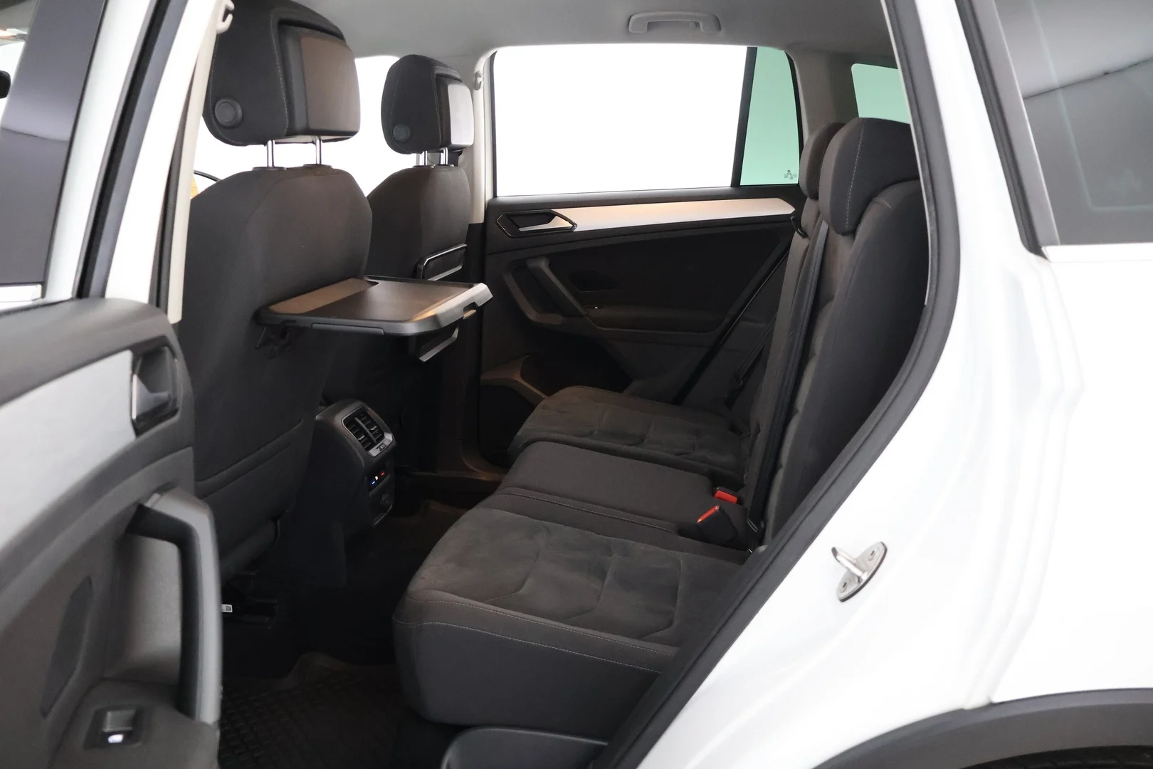 Car Image - 5GRo5ZRL3JkRlJHD28uqez