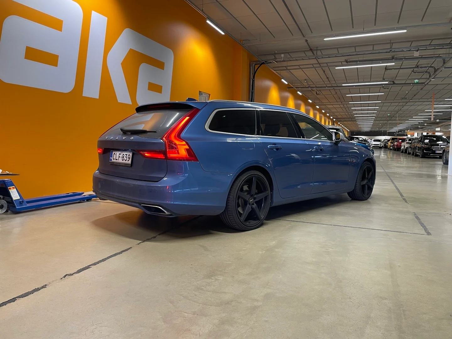 Car Image - 28zh28nGFNfDZlweSOLefU