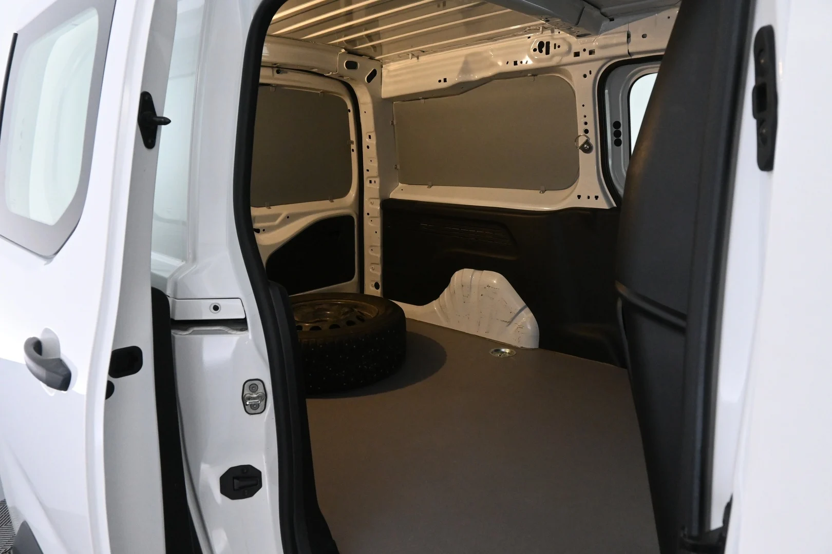 Car Image - zl5Cxtgs1cF4gSU2IgR6r