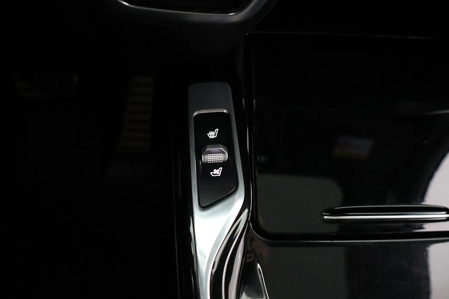 Car Image - 7Dze9KRILIiw5D6KtcMemQ