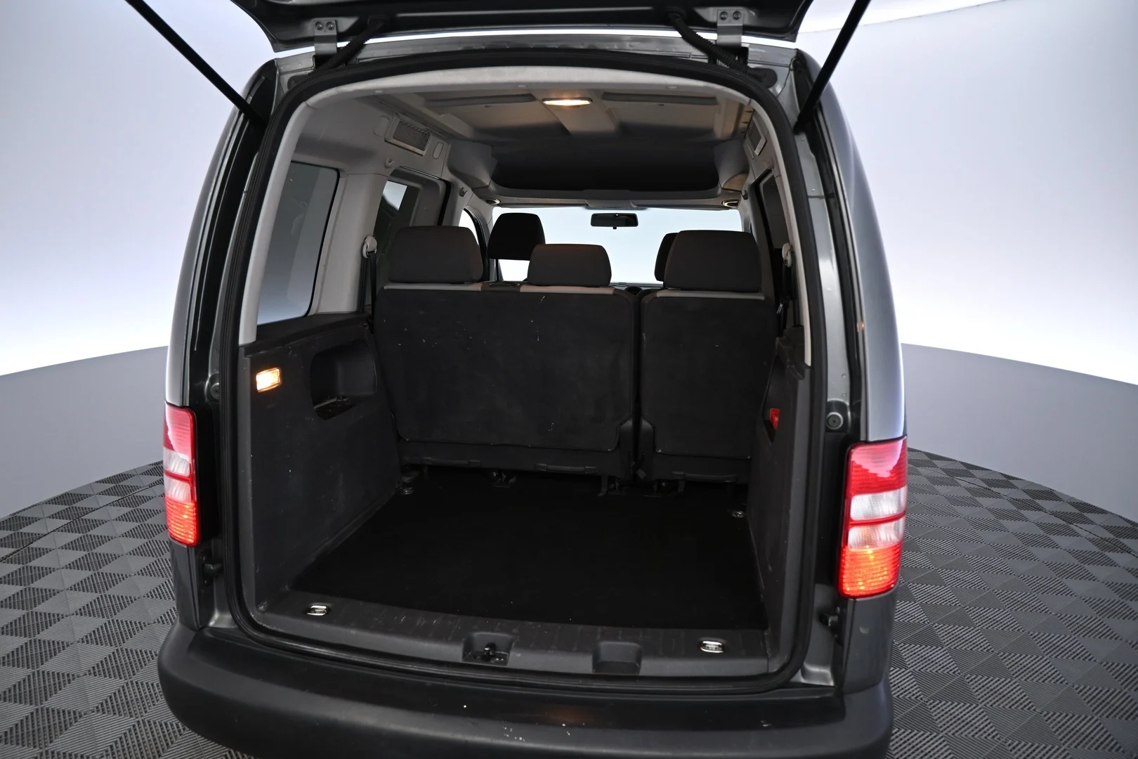 Car Image - 2oEKUcmhjYbNHp7bQhxWIT