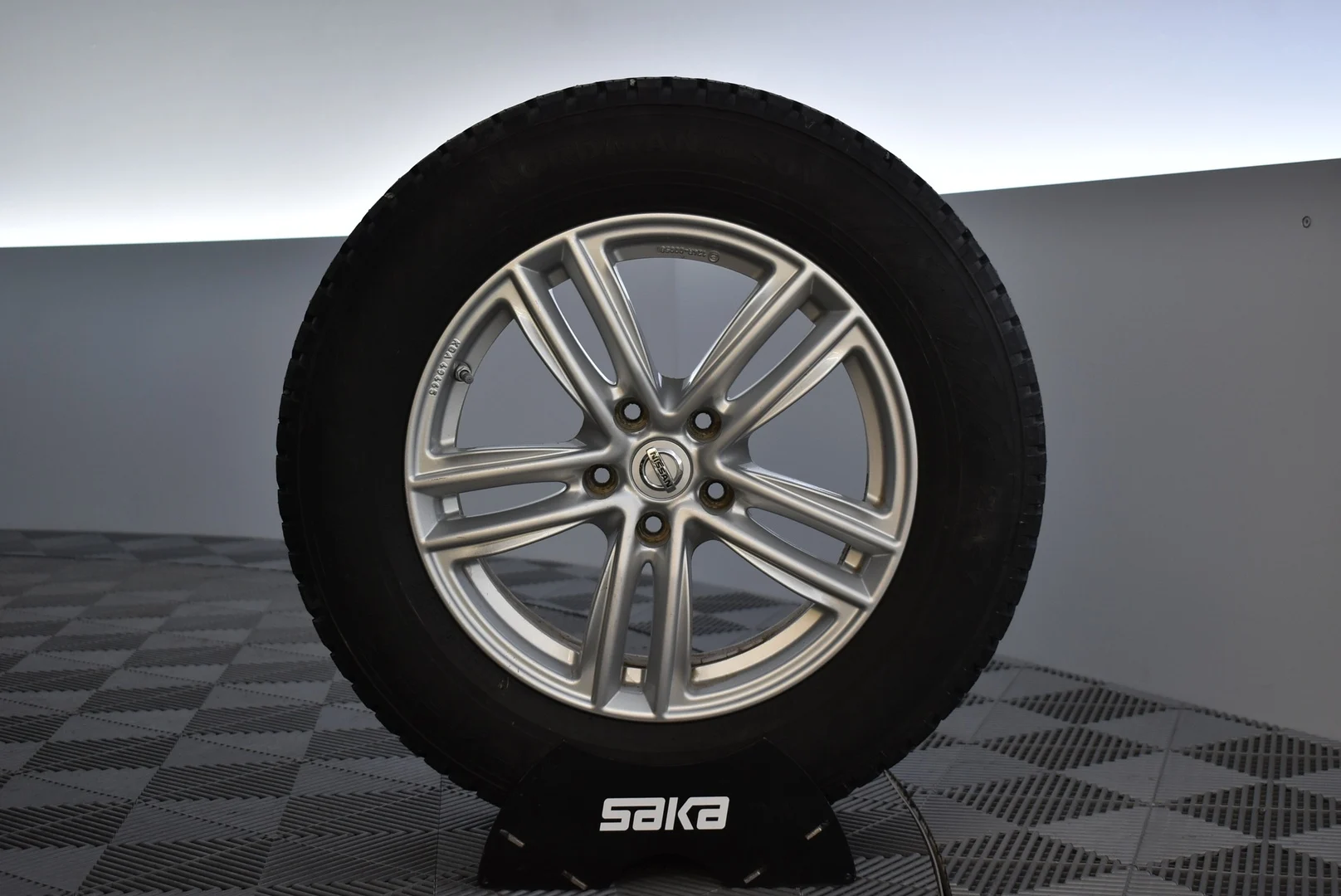 Car Image - 2iQNuvv8Ypr5TEFdVyrJyS