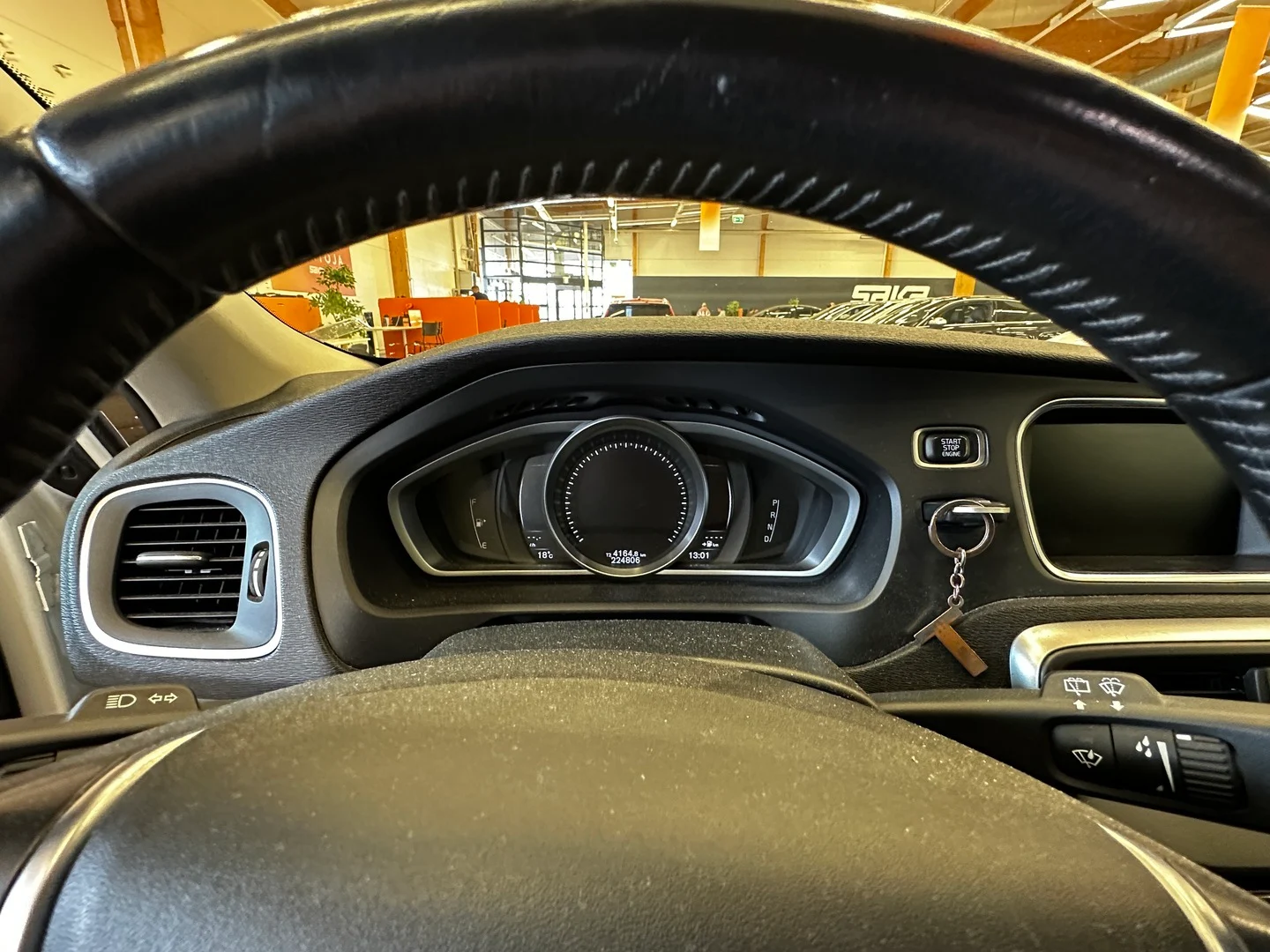 Car Image - ILI1TAR0tSTJse90urzea