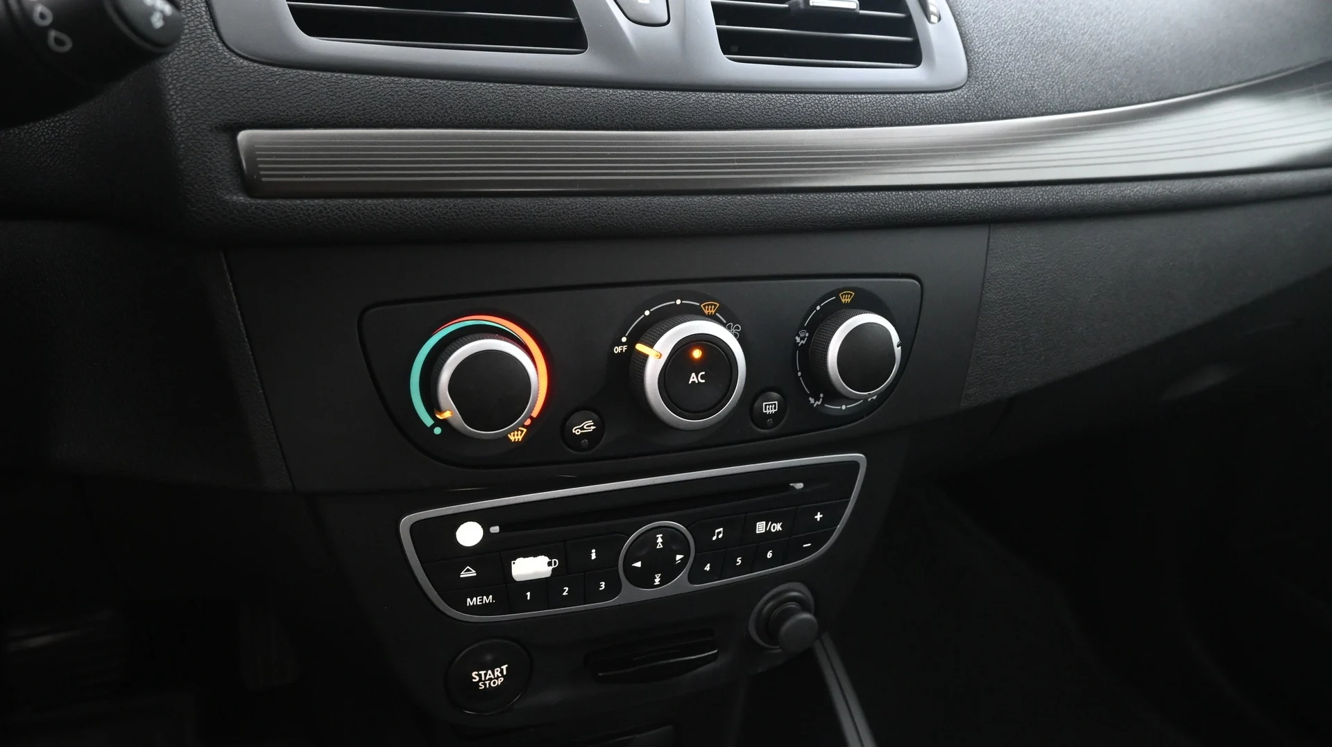 Car Image - 3vm2roIAKqzoVejNfBbECu
