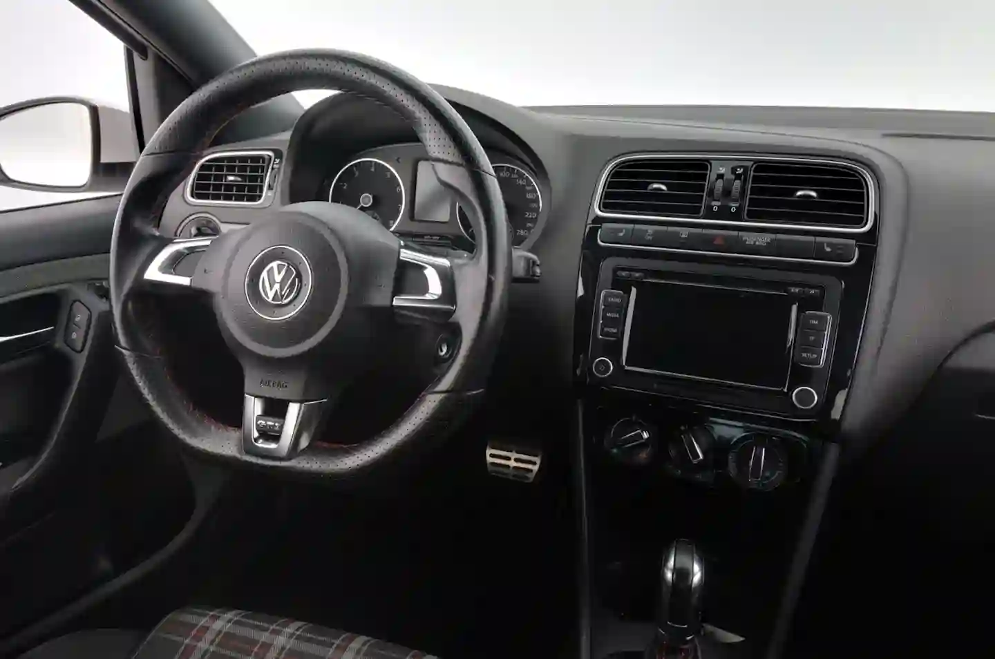 Car Image - 1INloYbLHl3CBi4khHE8AN