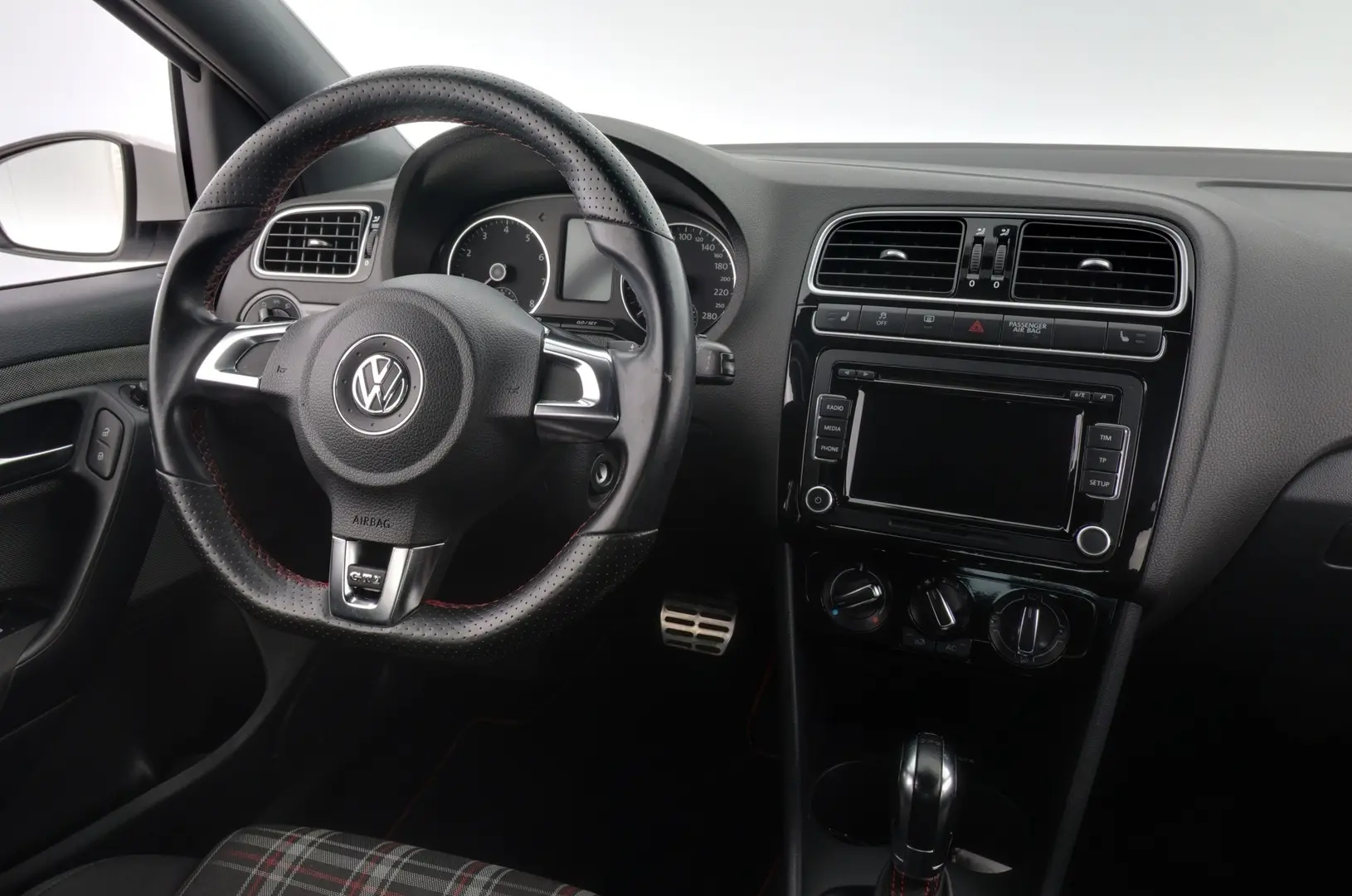 Car Image - 1INloYbLHl3CBi4khHE8AN